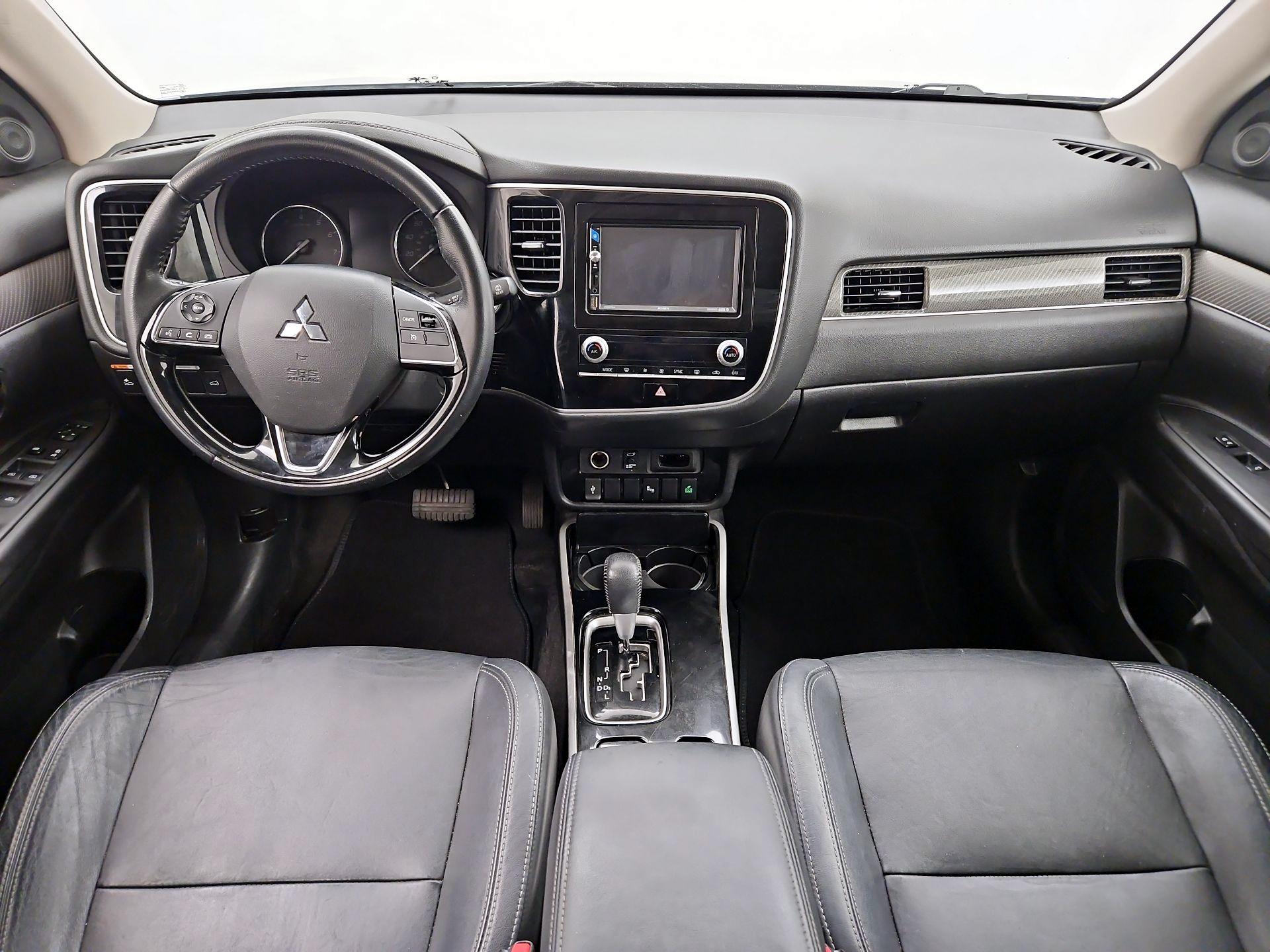 Thumbnail: 2020 Mitsubishi Outlander - 9