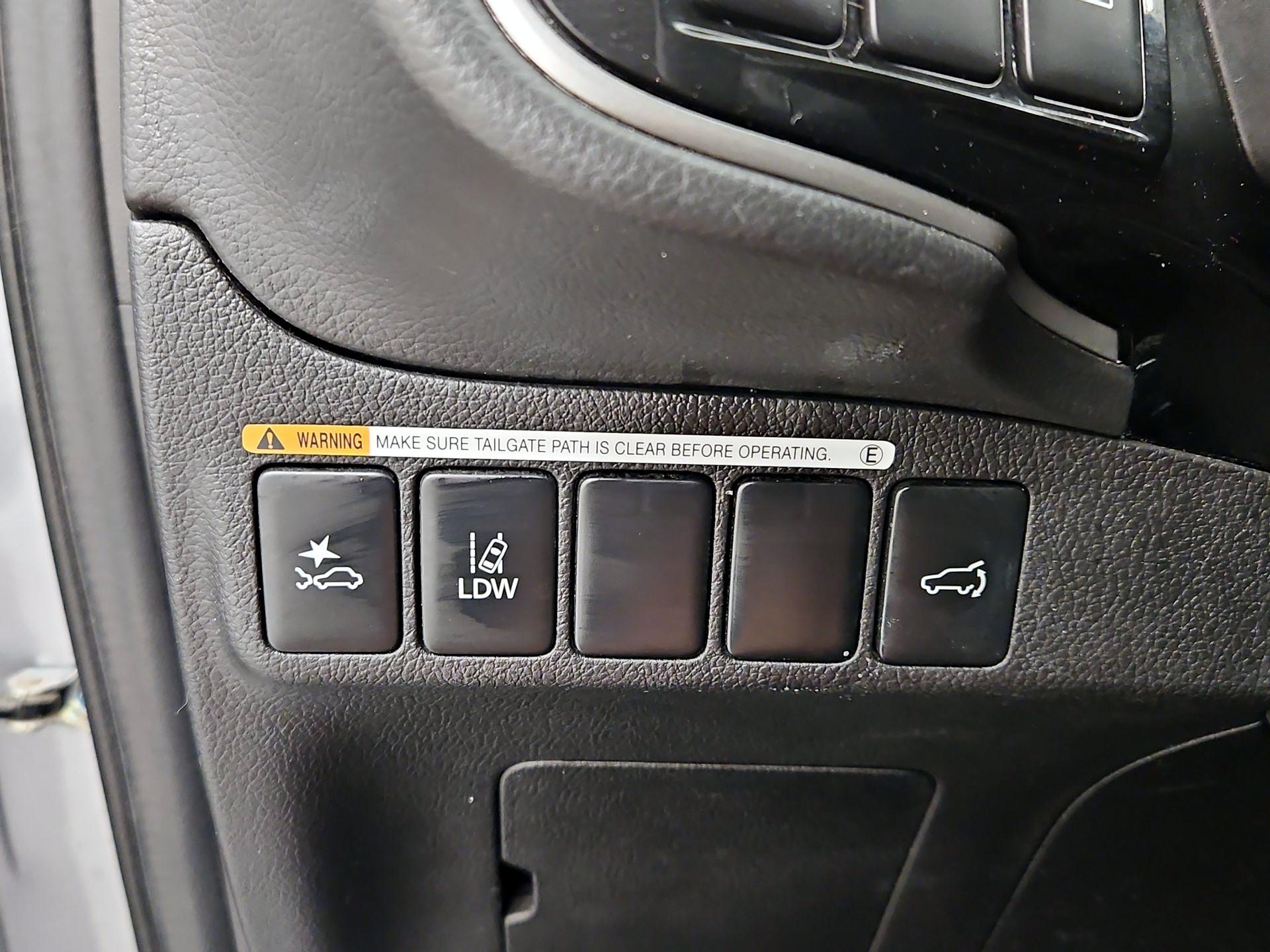 Thumbnail: 2020 Mitsubishi Outlander - 13