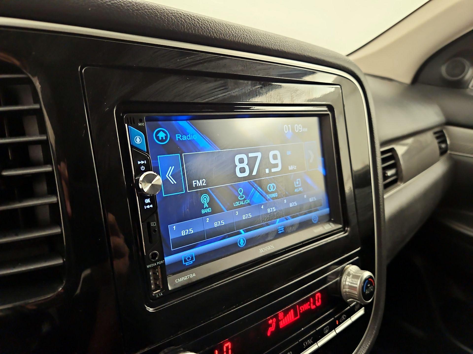 Thumbnail: 2020 Mitsubishi Outlander - 15