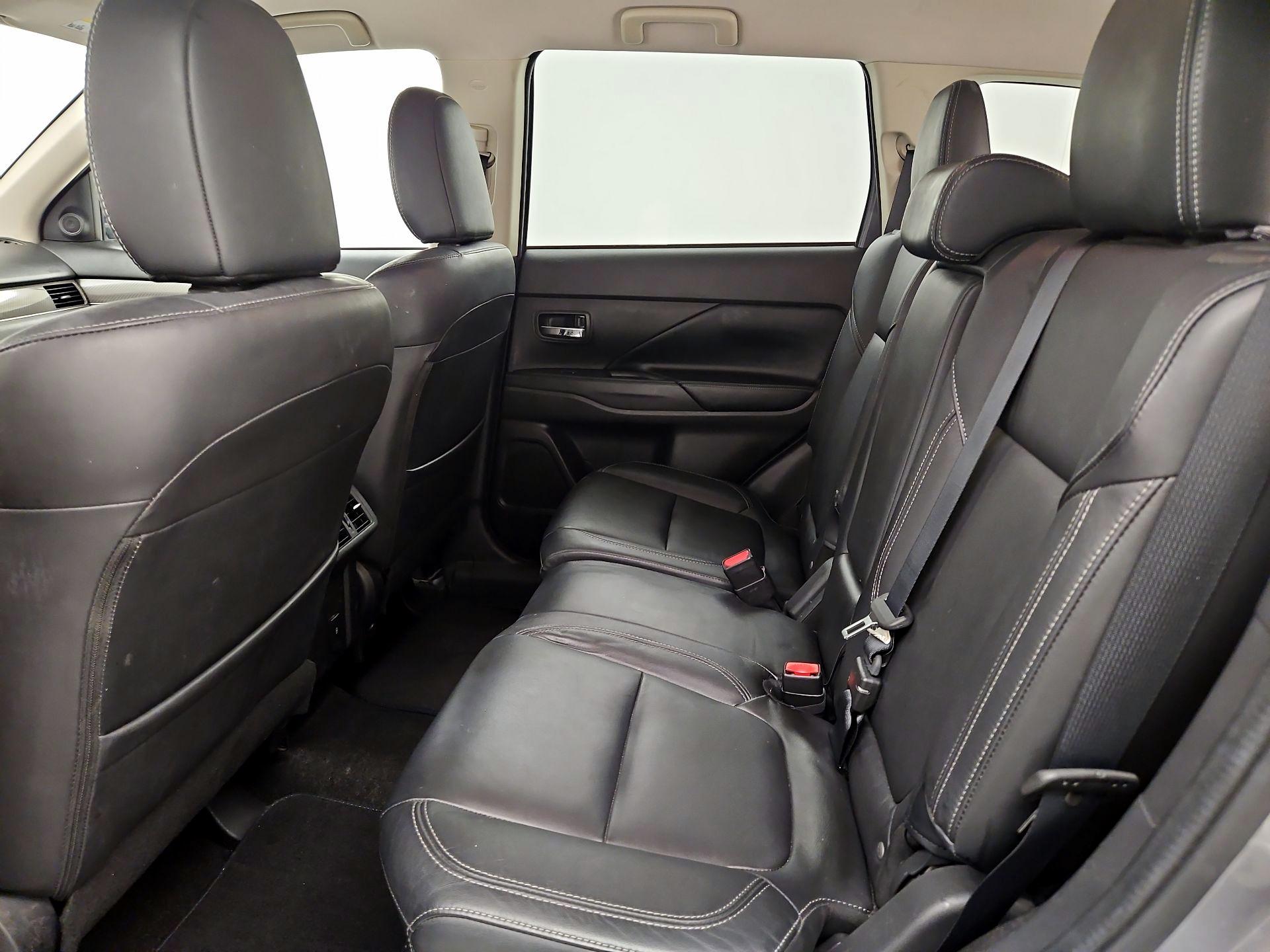 Thumbnail: 2020 Mitsubishi Outlander - 19