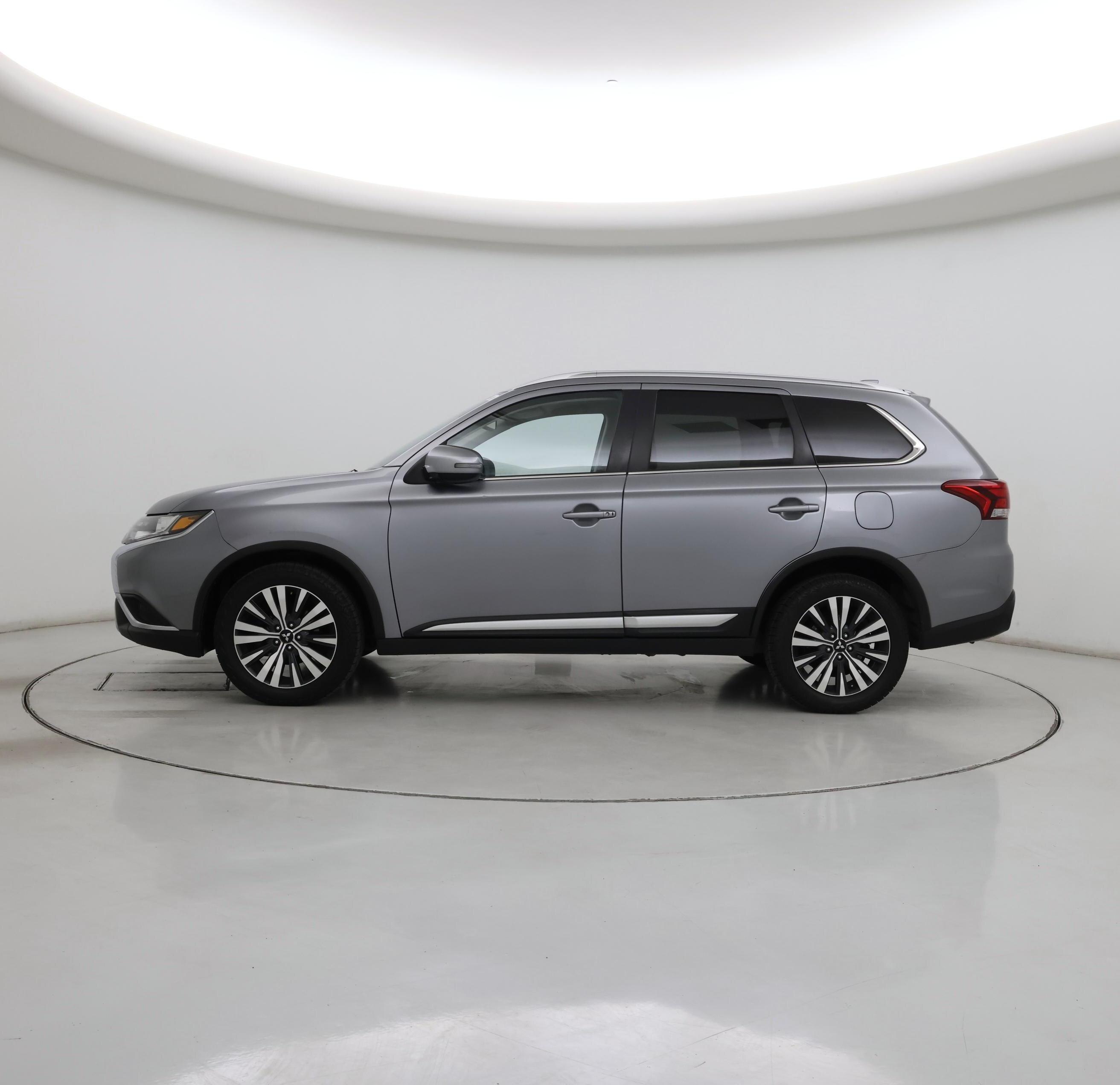 Thumbnail: 2020 Mitsubishi Outlander - 3