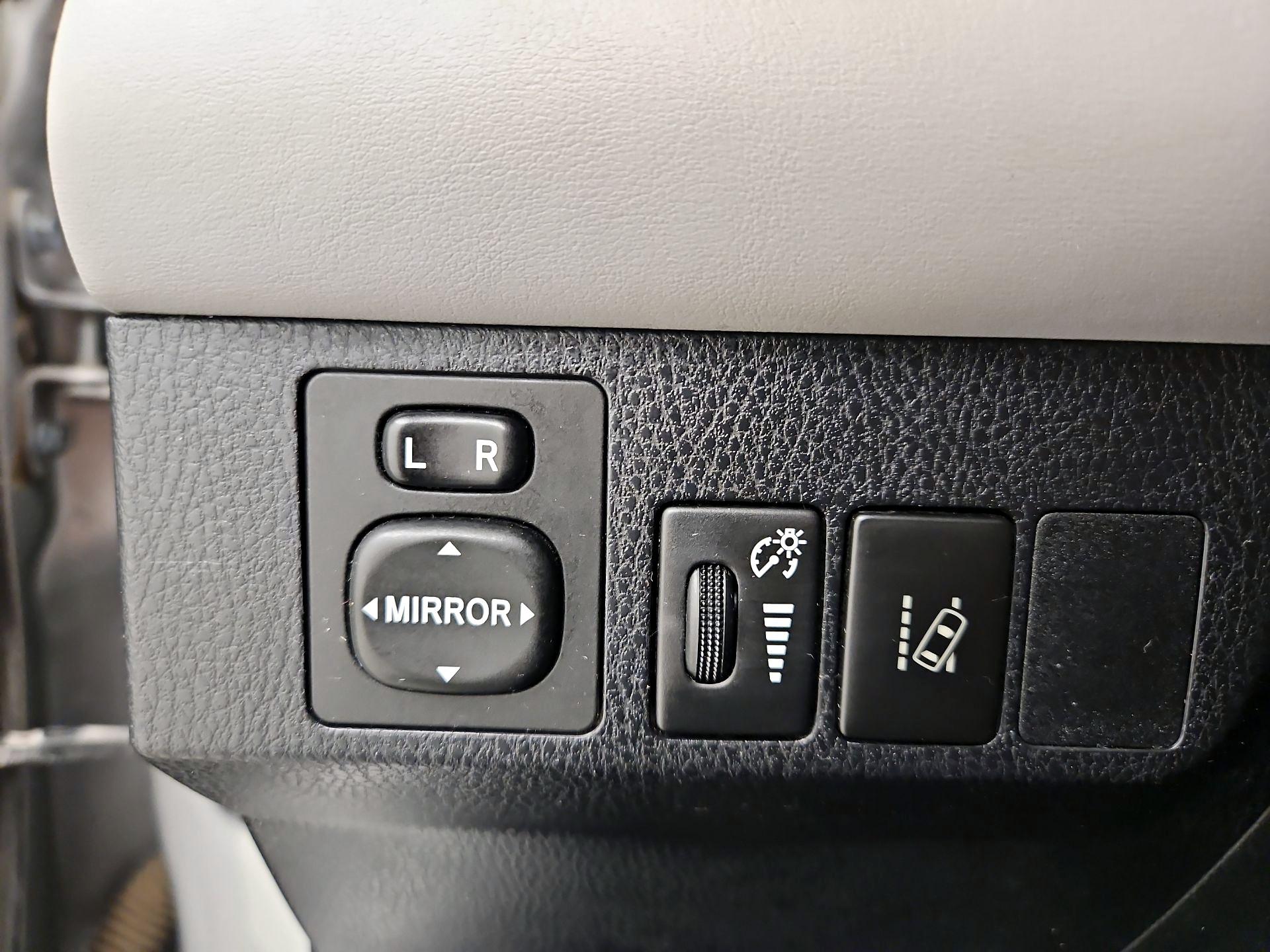 Thumbnail: 2018 Toyota RAV4 - 13