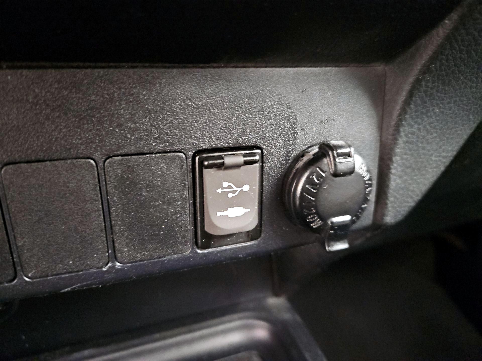 Thumbnail: 2018 Toyota RAV4 - 18