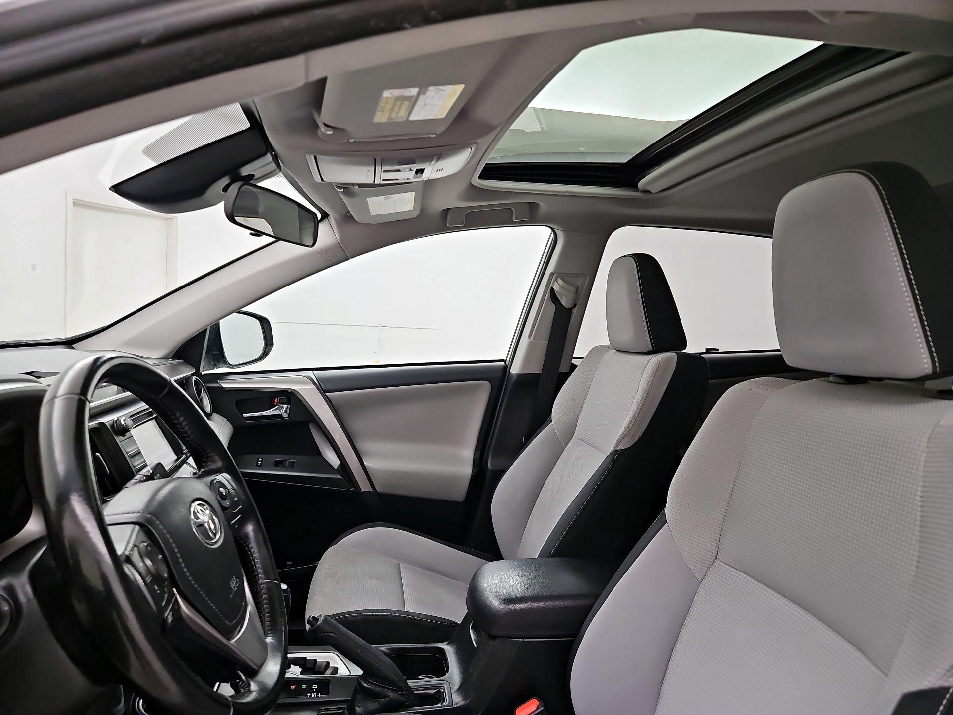 Thumbnail: 2018 Toyota RAV4 - 19