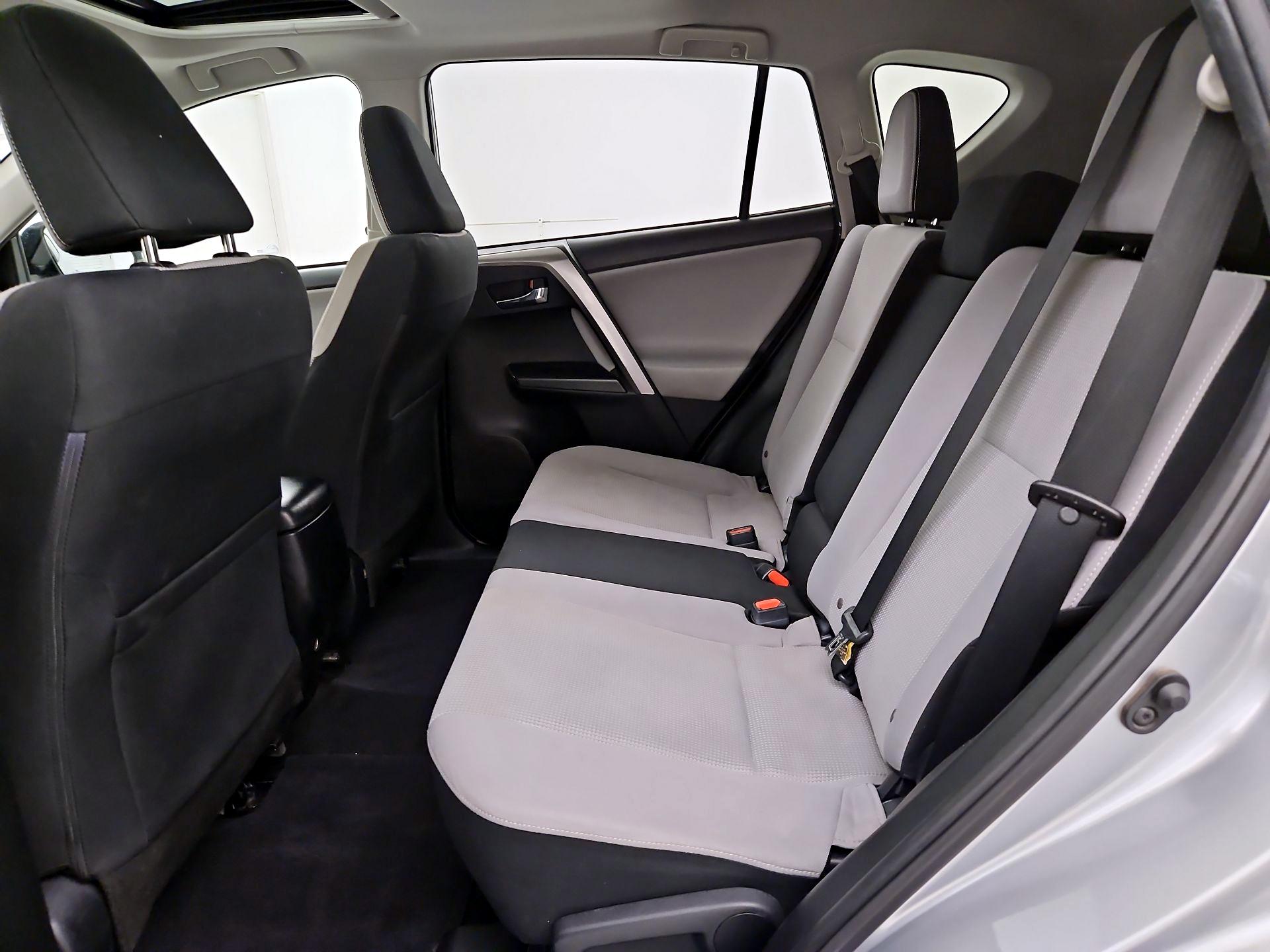 Thumbnail: 2018 Toyota RAV4 - 20
