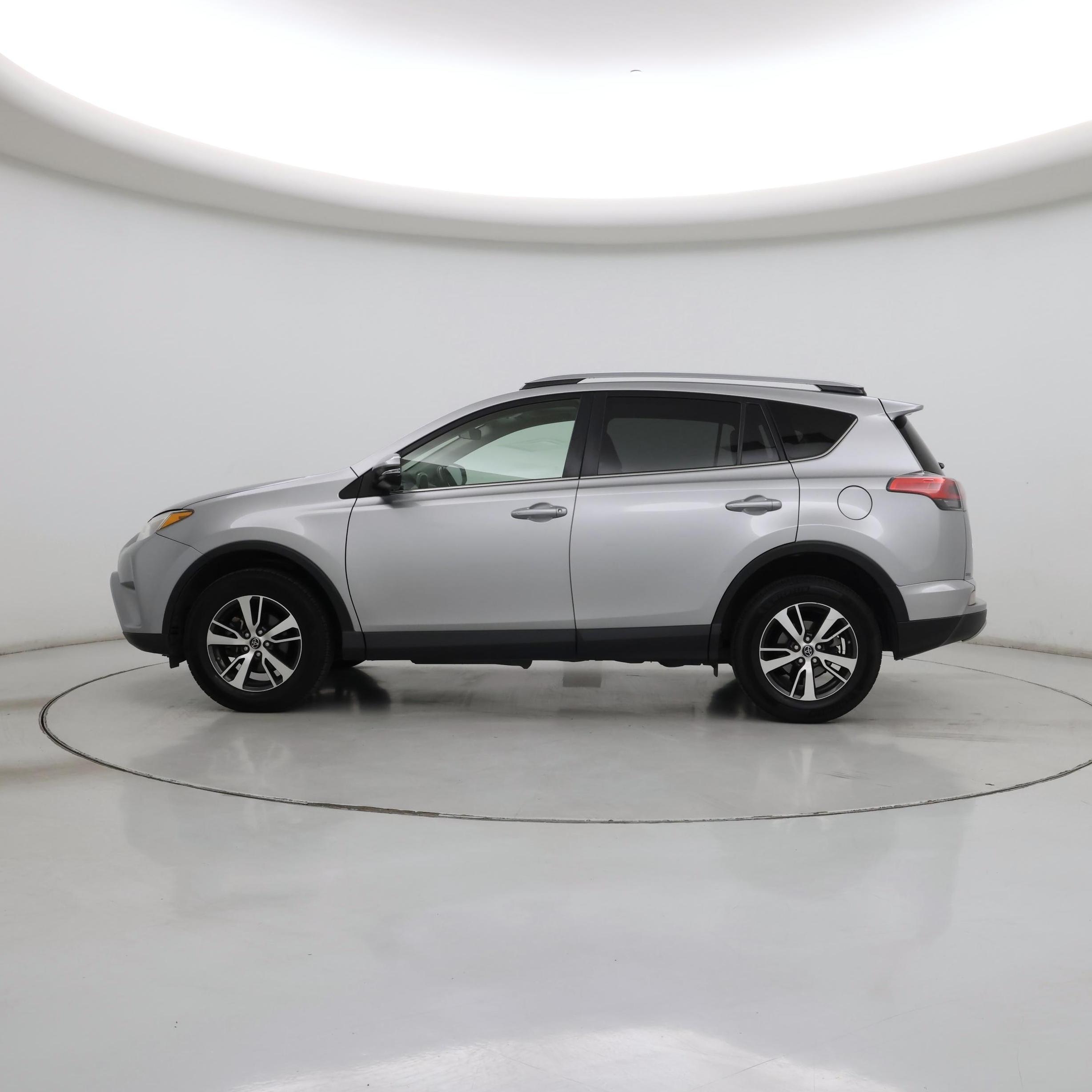Thumbnail: 2018 Toyota RAV4 - 3