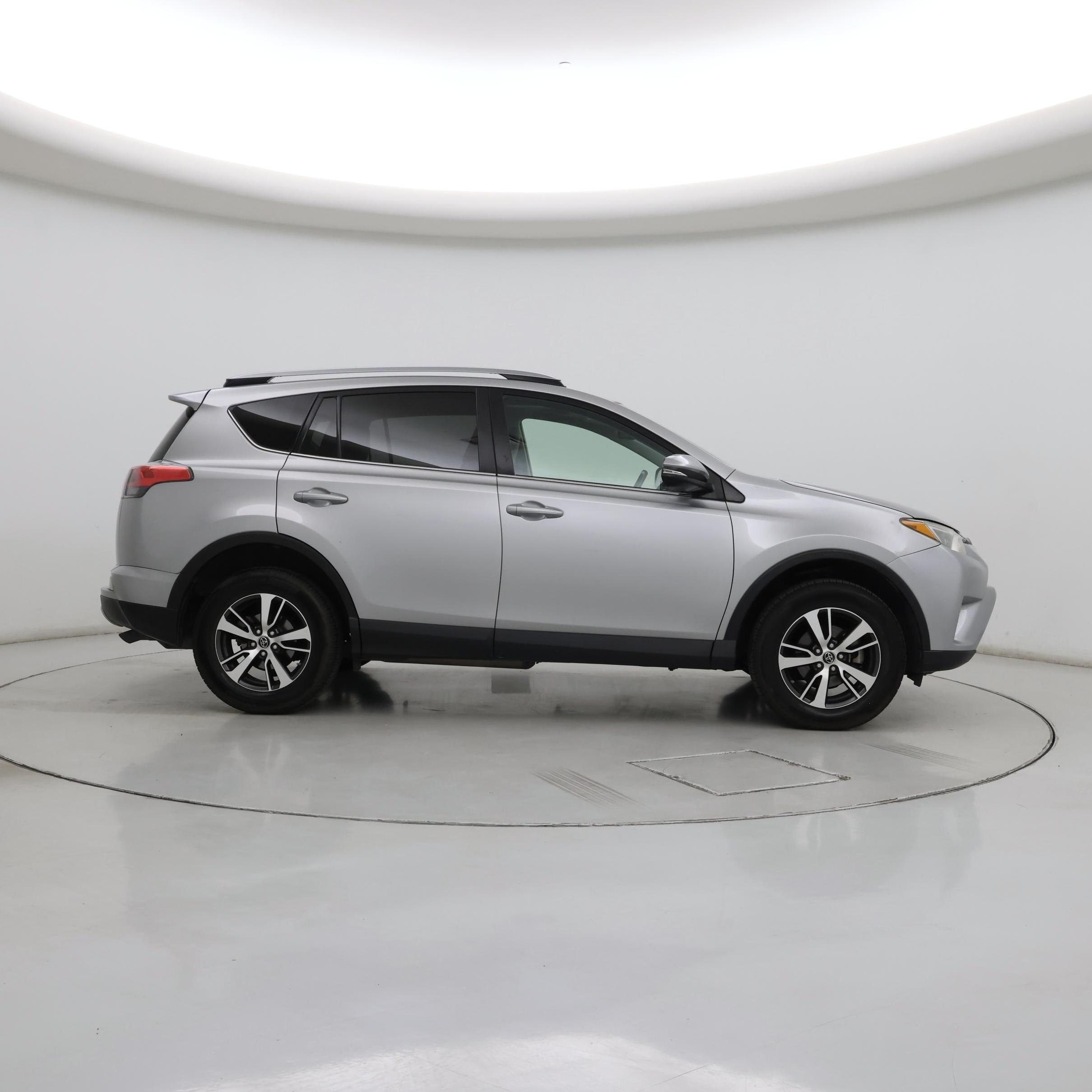 Thumbnail: 2018 Toyota RAV4 - 7