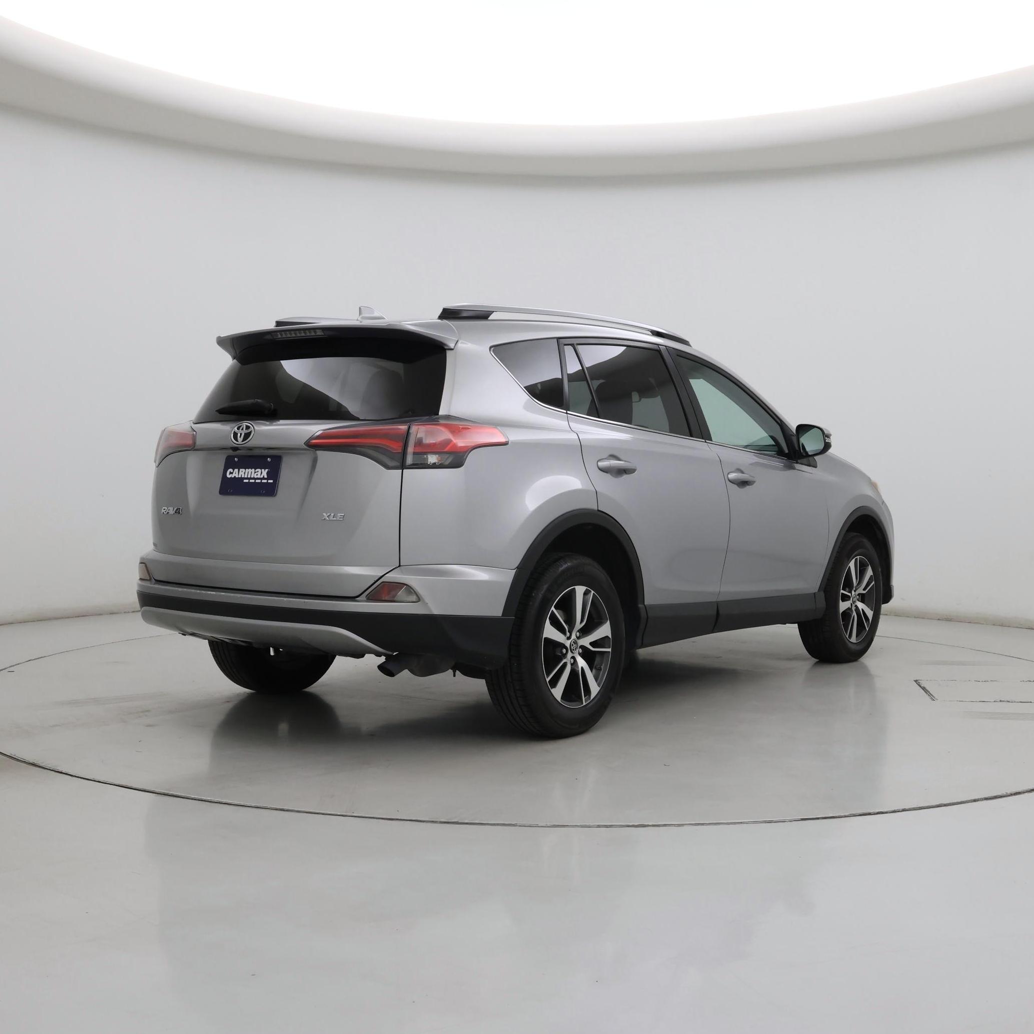 Thumbnail: 2018 Toyota RAV4 - 8