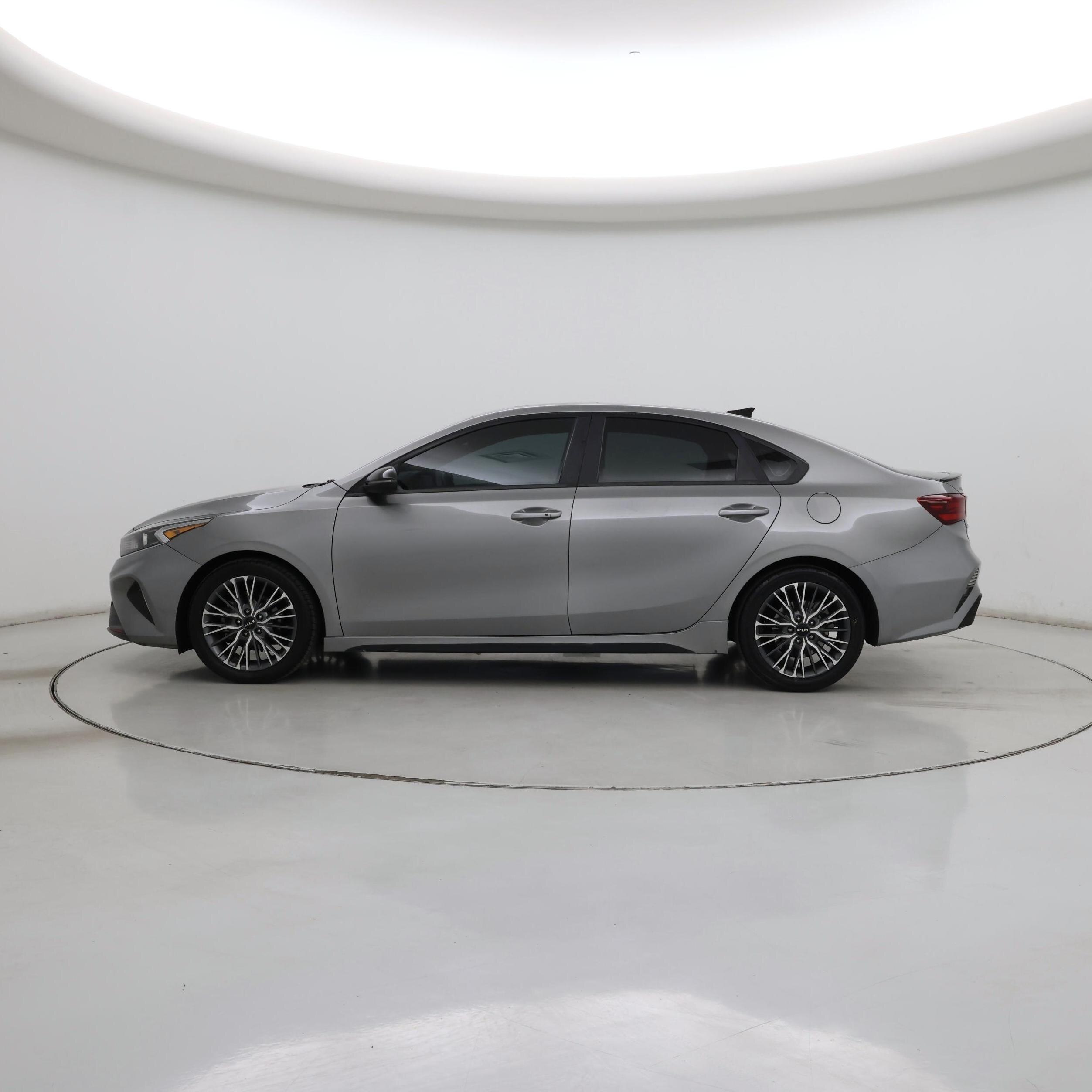 Thumbnail: 2022 Kia Forte - 3