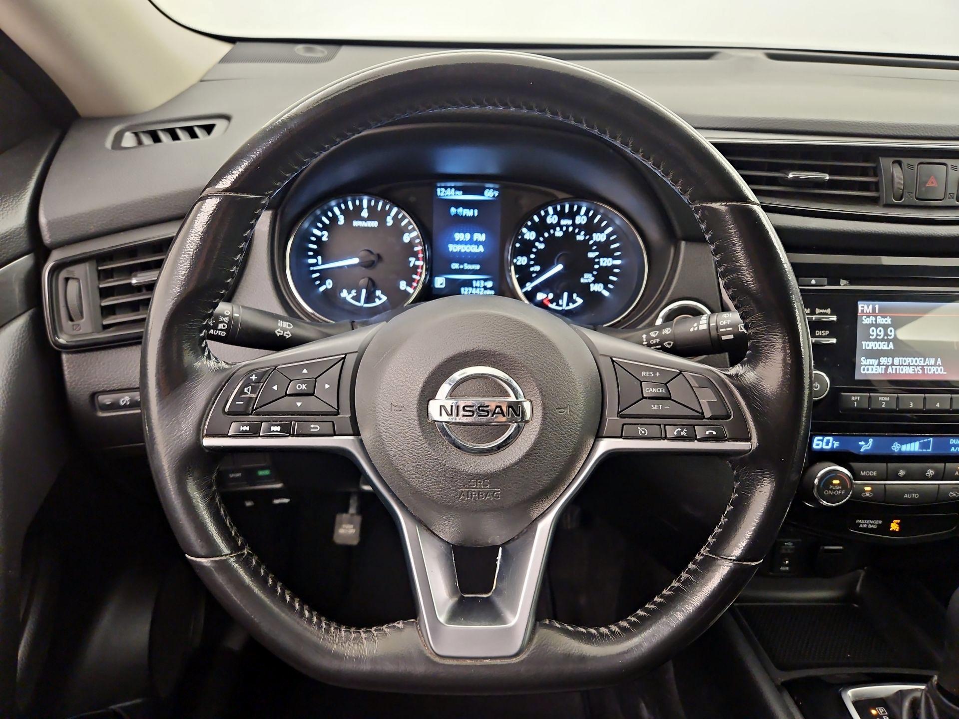 Thumbnail: 2017 Nissan Rogue - 10