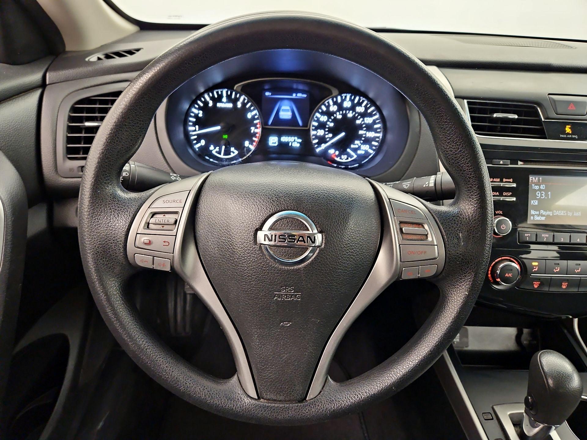 Thumbnail: 2015 Nissan Altima - 10