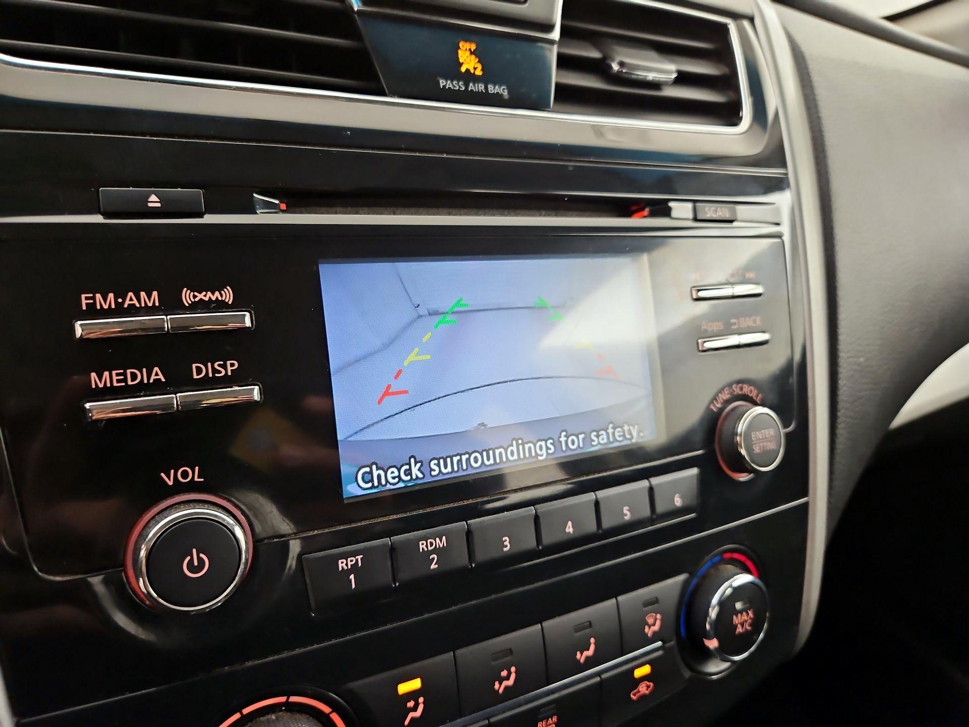 Thumbnail: 2015 Nissan Altima - 14