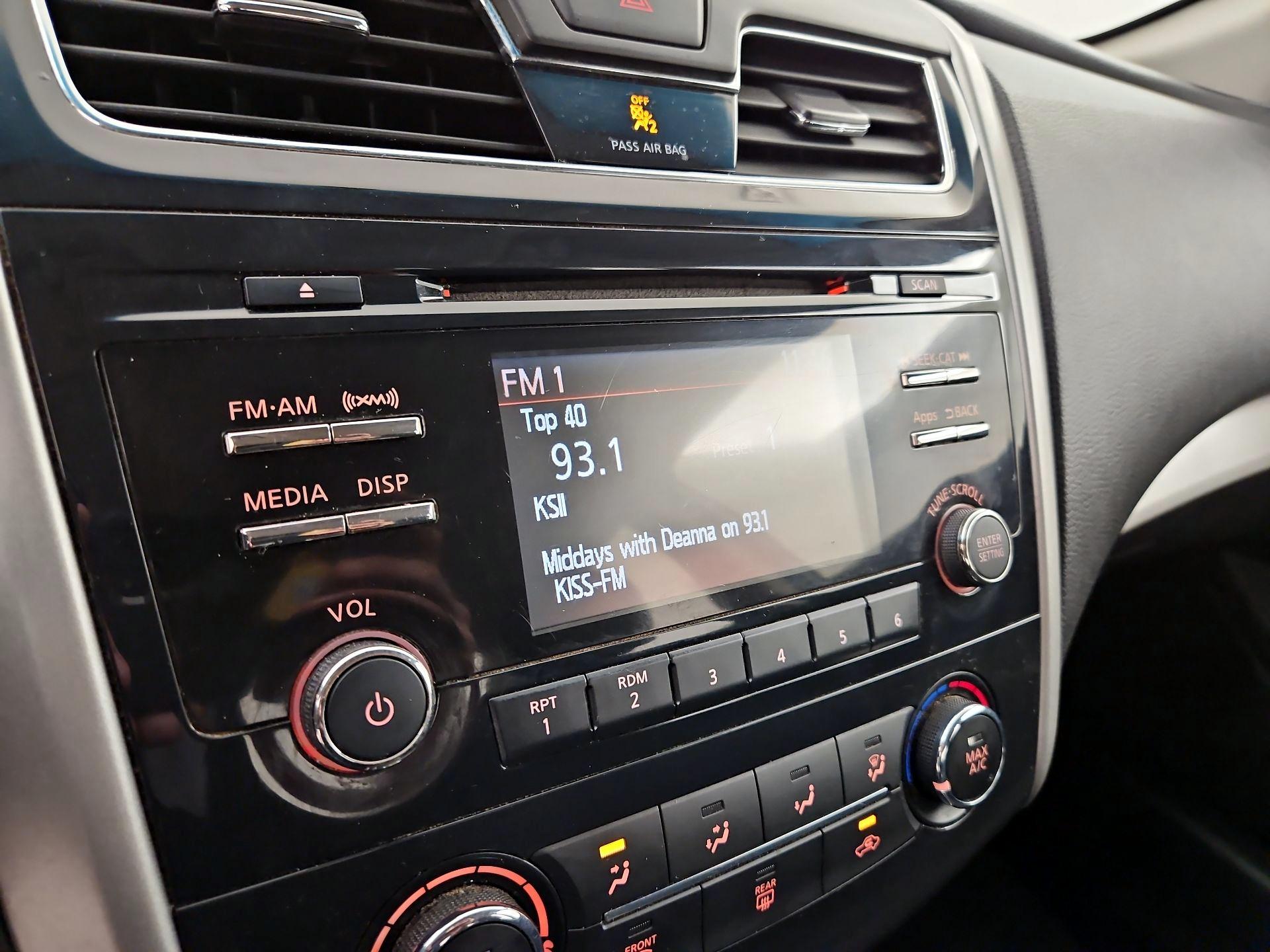 Thumbnail: 2015 Nissan Altima - 15