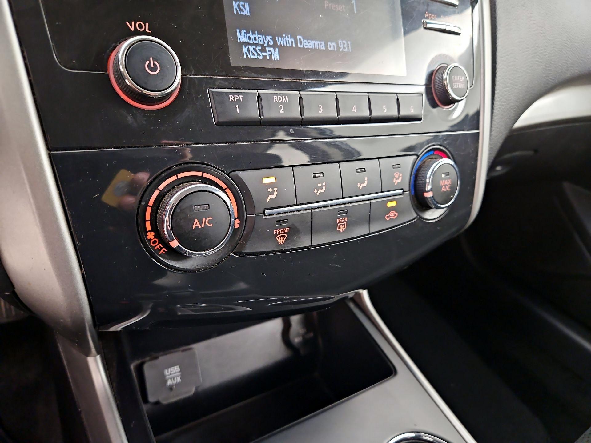 Thumbnail: 2015 Nissan Altima - 16