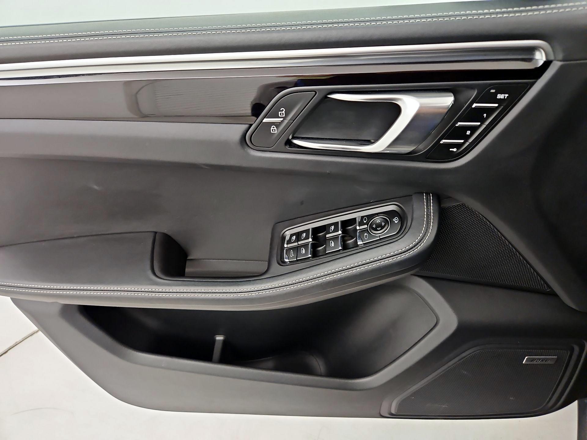 Thumbnail: 2023 Porsche Macan - 12