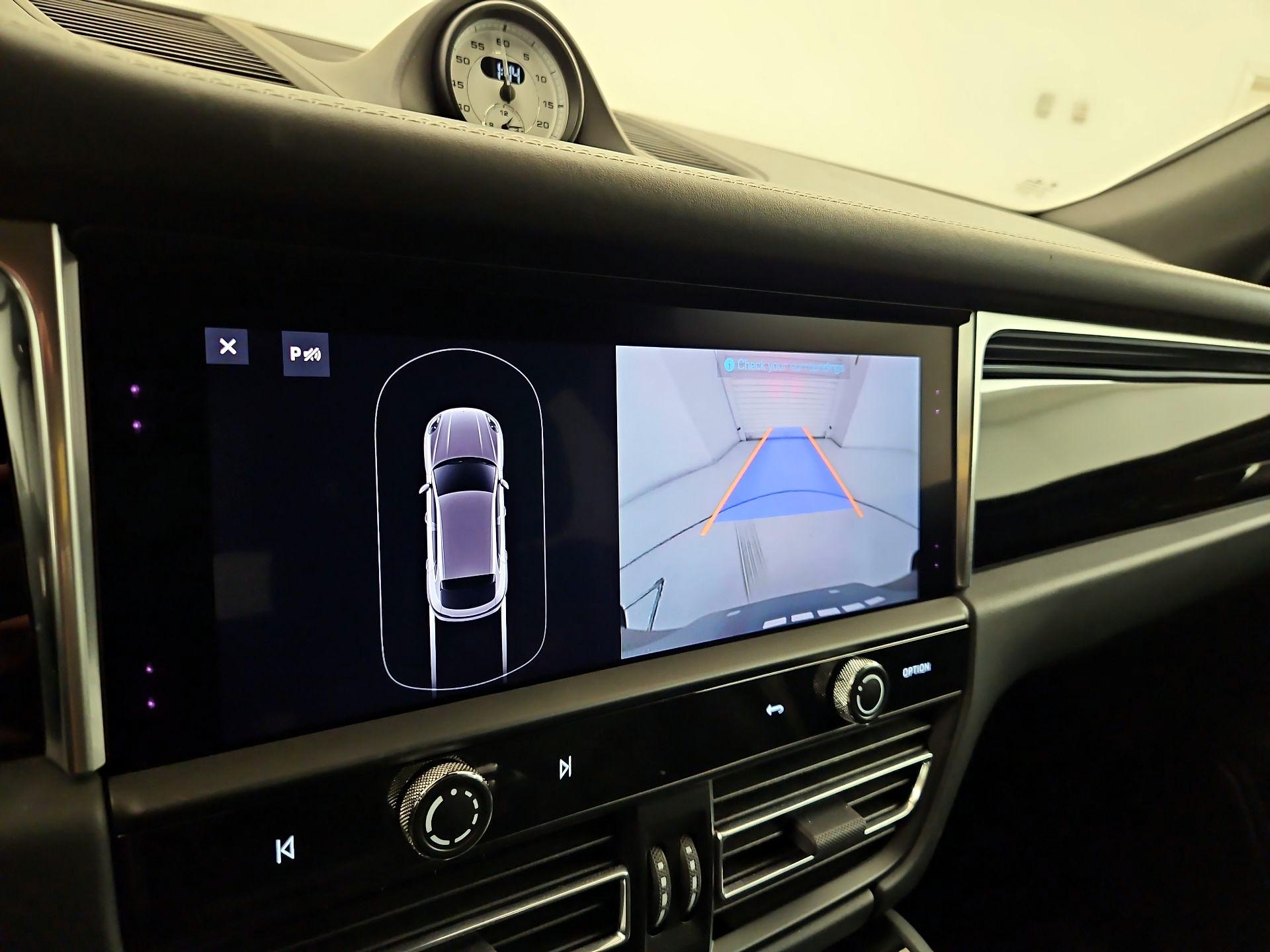 Thumbnail: 2023 Porsche Macan - 15