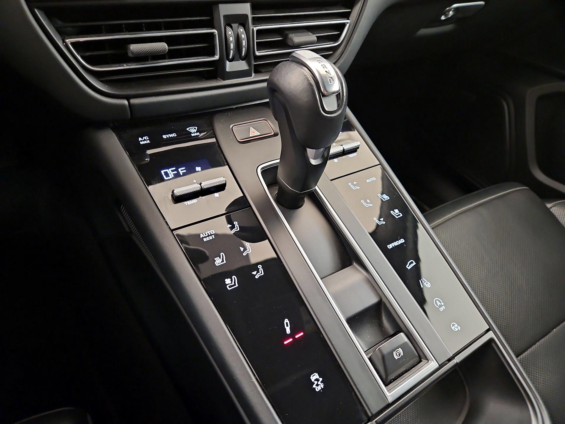 Thumbnail: 2023 Porsche Macan - 17