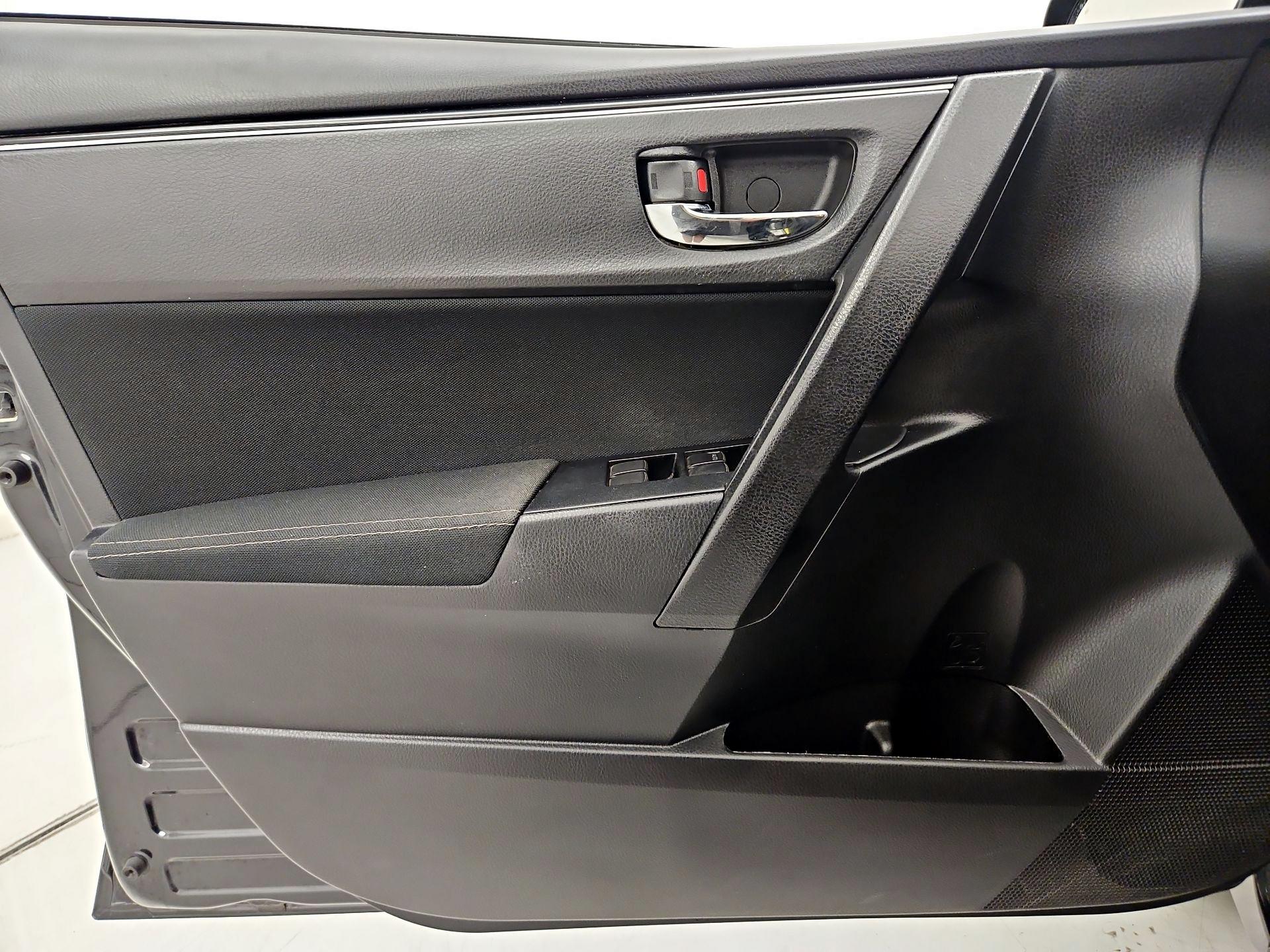 Thumbnail: 2017 Toyota Corolla - 12