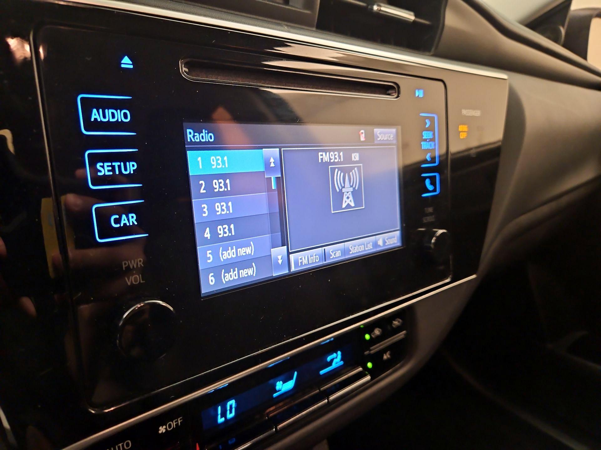 Thumbnail: 2017 Toyota Corolla - 15