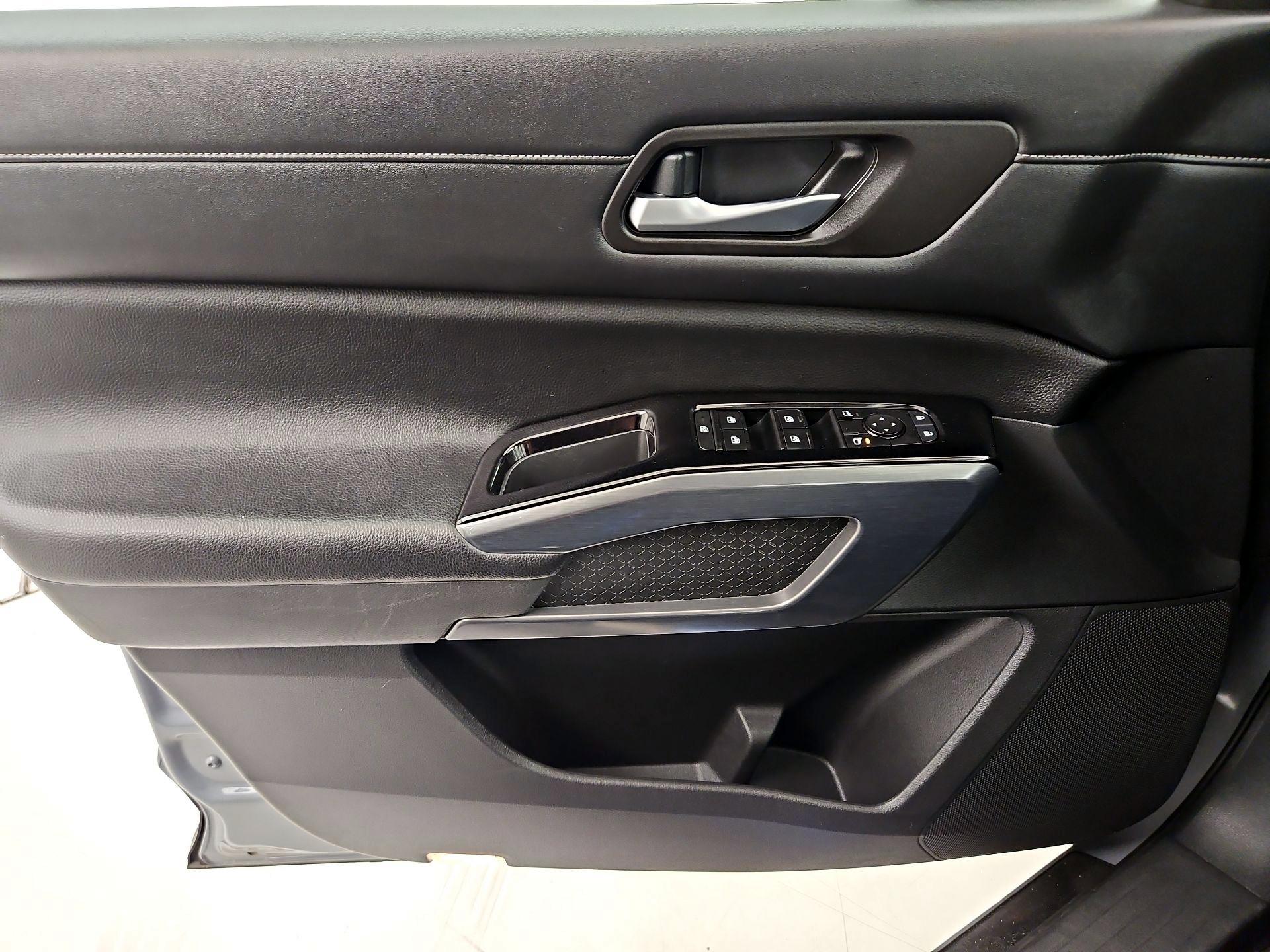 Thumbnail: 2022 Nissan Pathfinder - 12