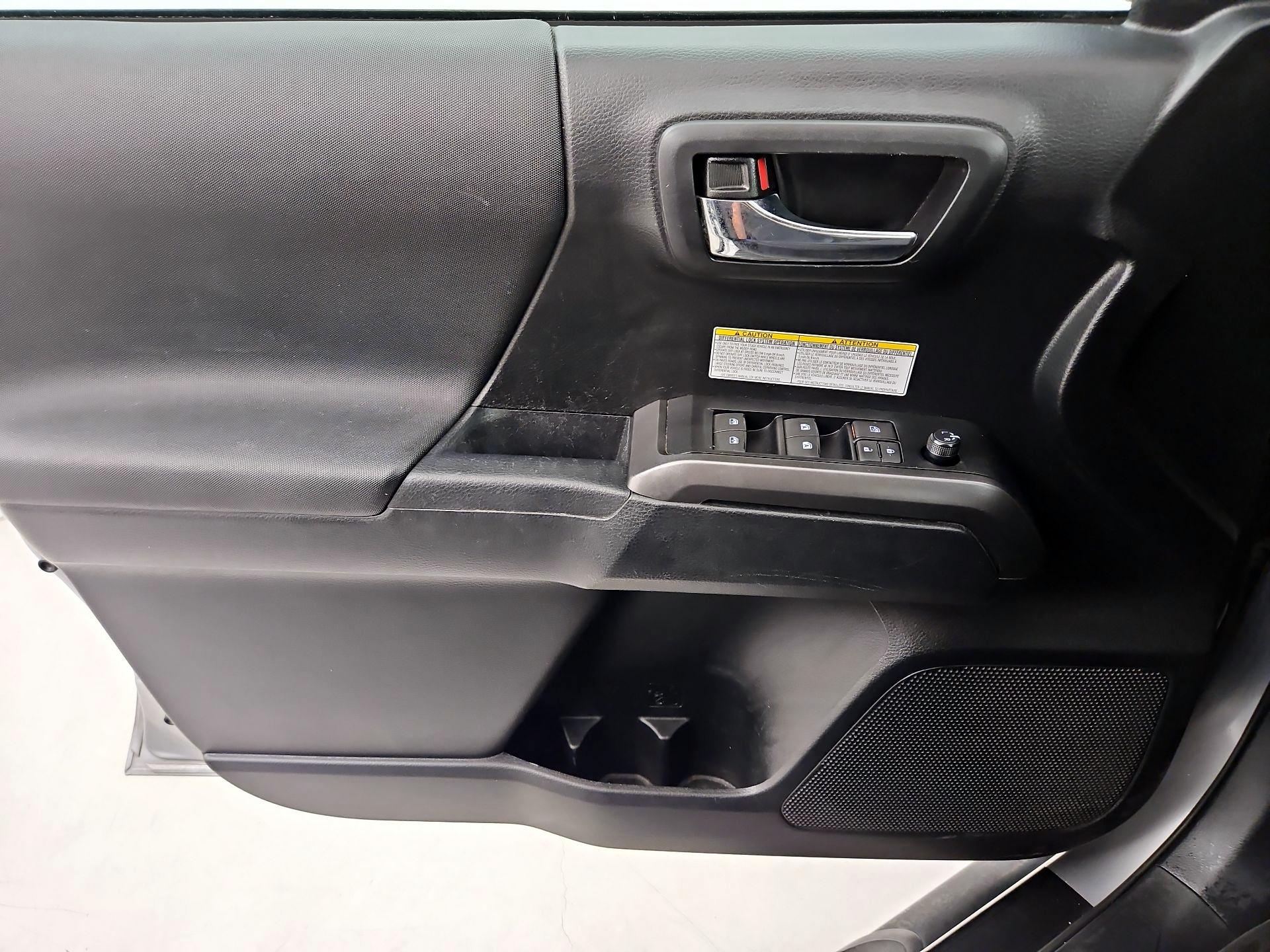 Thumbnail: 2019 Toyota Tacoma - 12