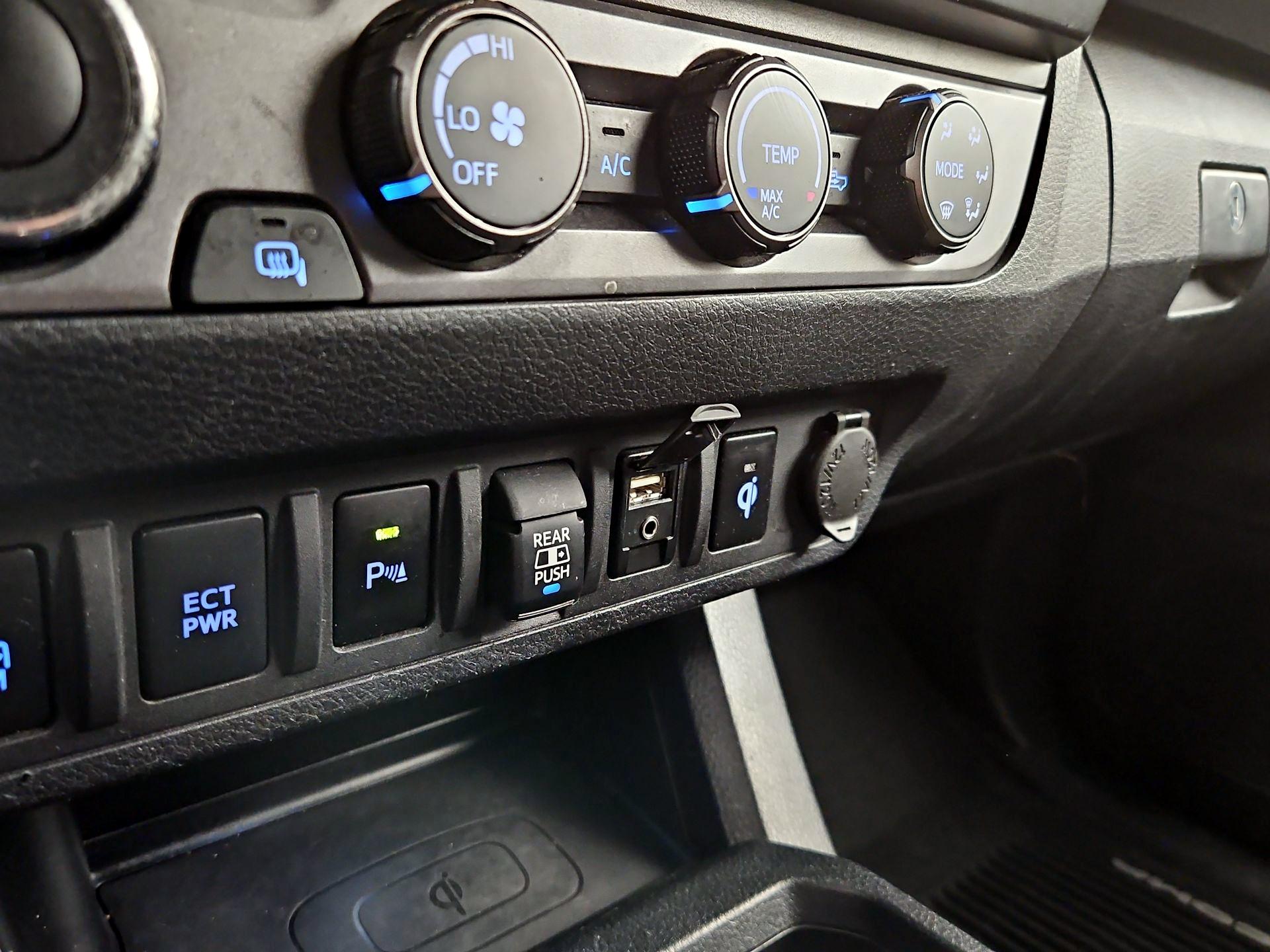 Thumbnail: 2019 Toyota Tacoma - 18