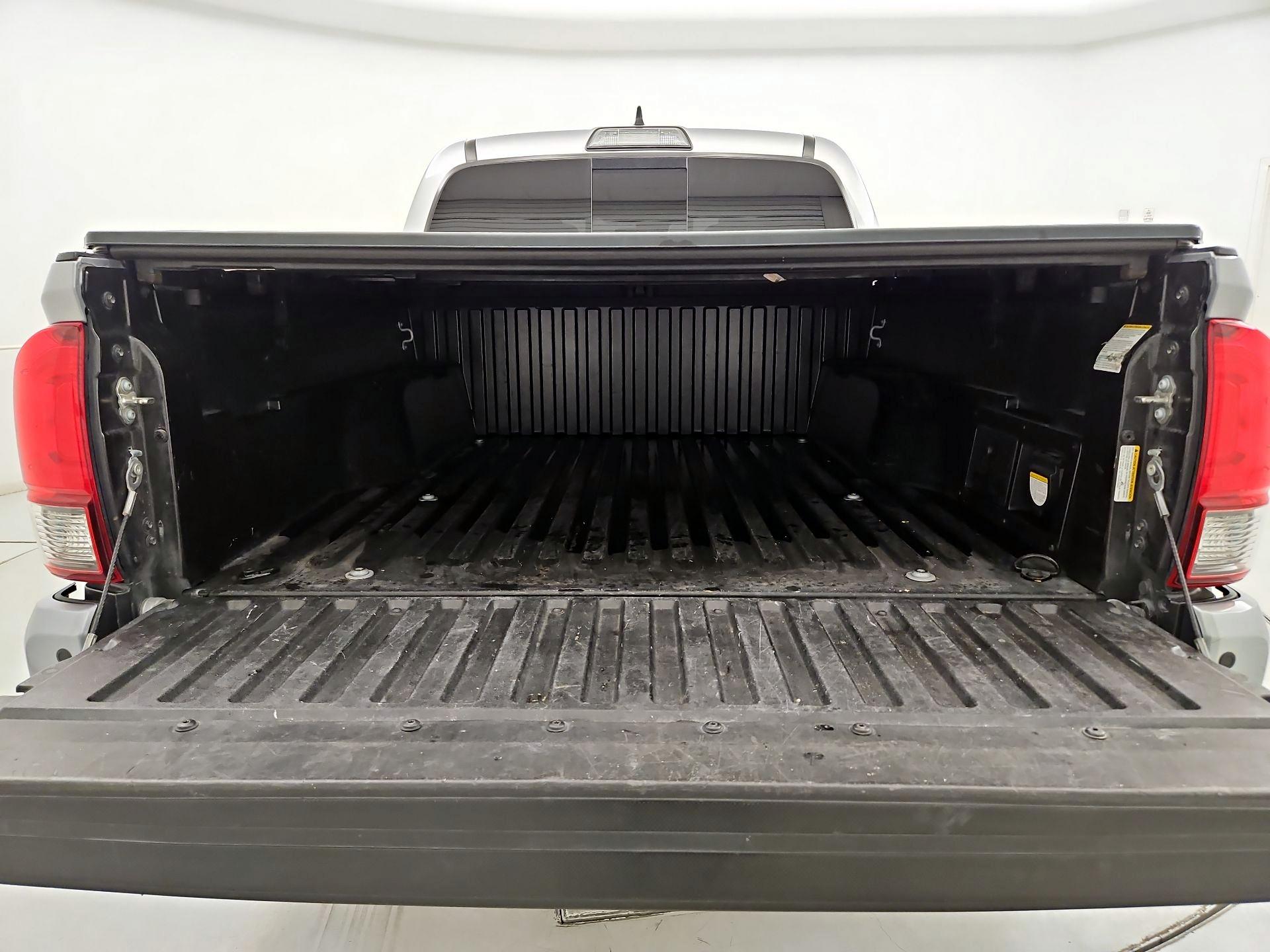 Thumbnail: 2019 Toyota Tacoma - 20