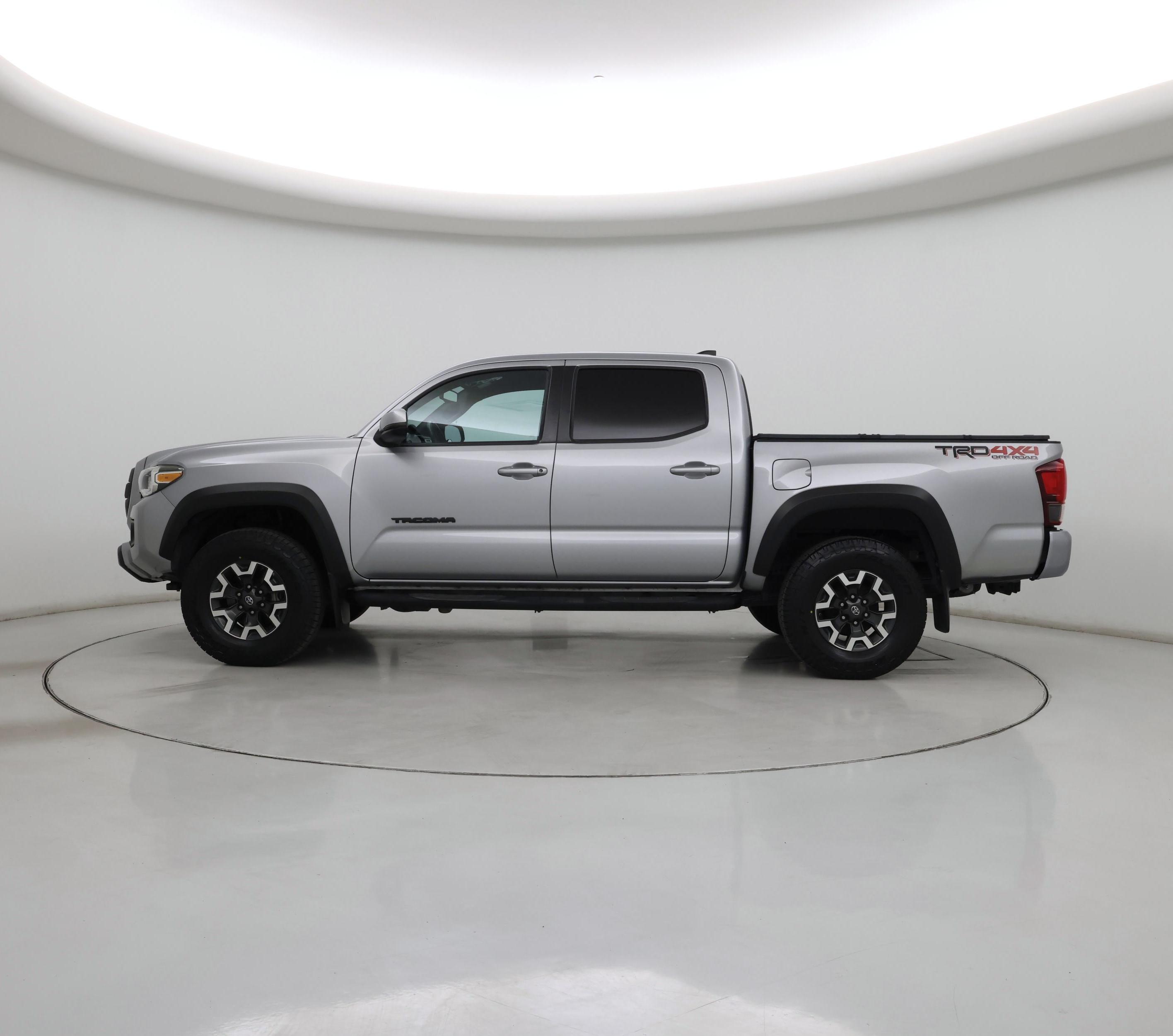 Thumbnail: 2019 Toyota Tacoma - 3