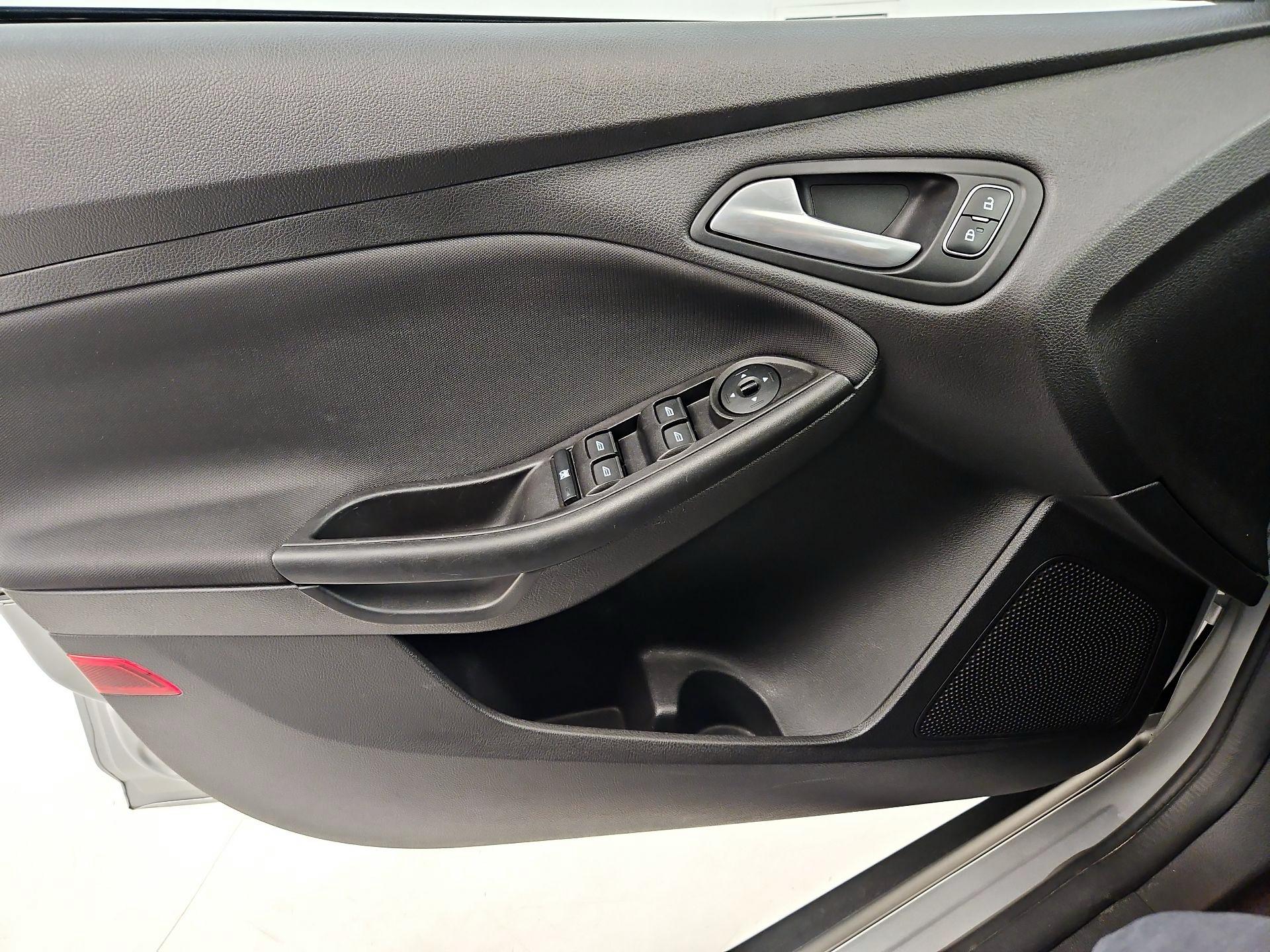 Thumbnail: 2018 Ford Focus - 12