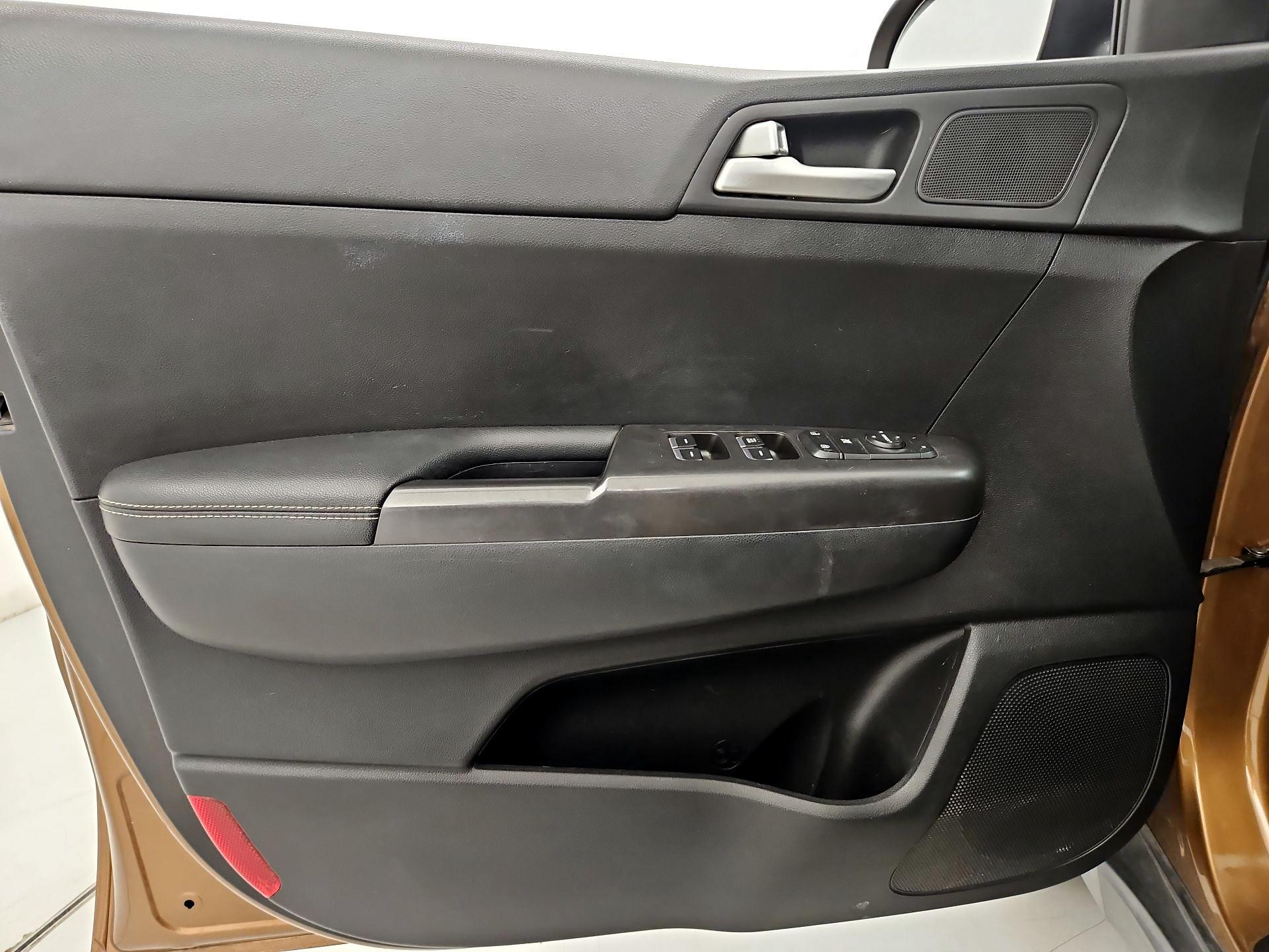 Thumbnail: 2017 Kia Sportage - 12