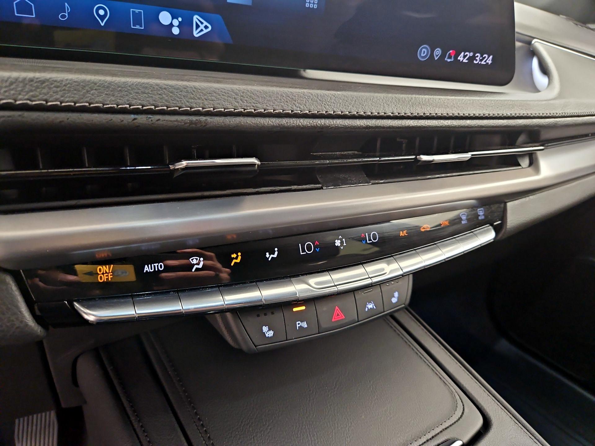 Thumbnail: 2024 Cadillac XT4 - 16