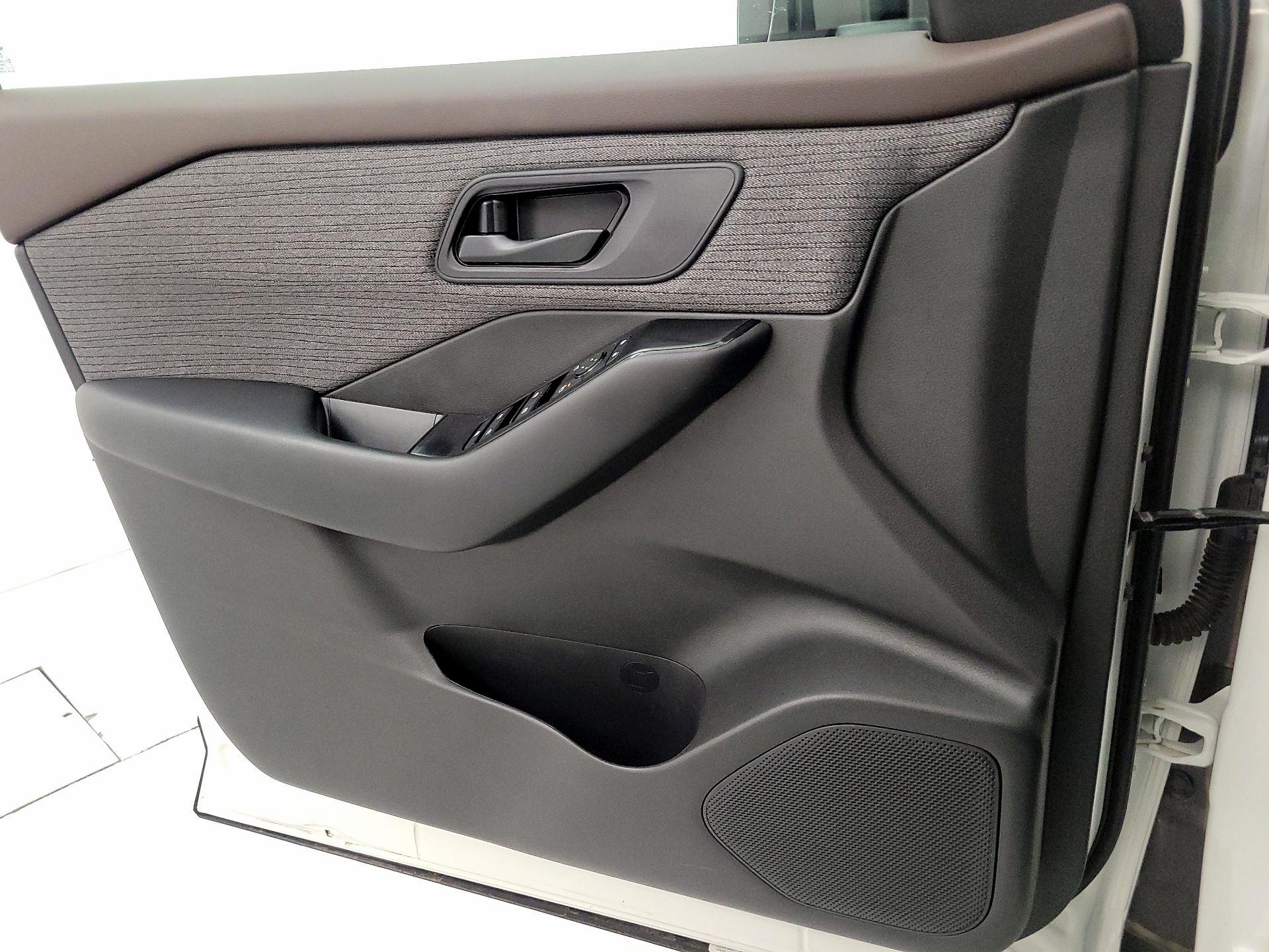 Thumbnail: 2023 Nissan Rogue - 12