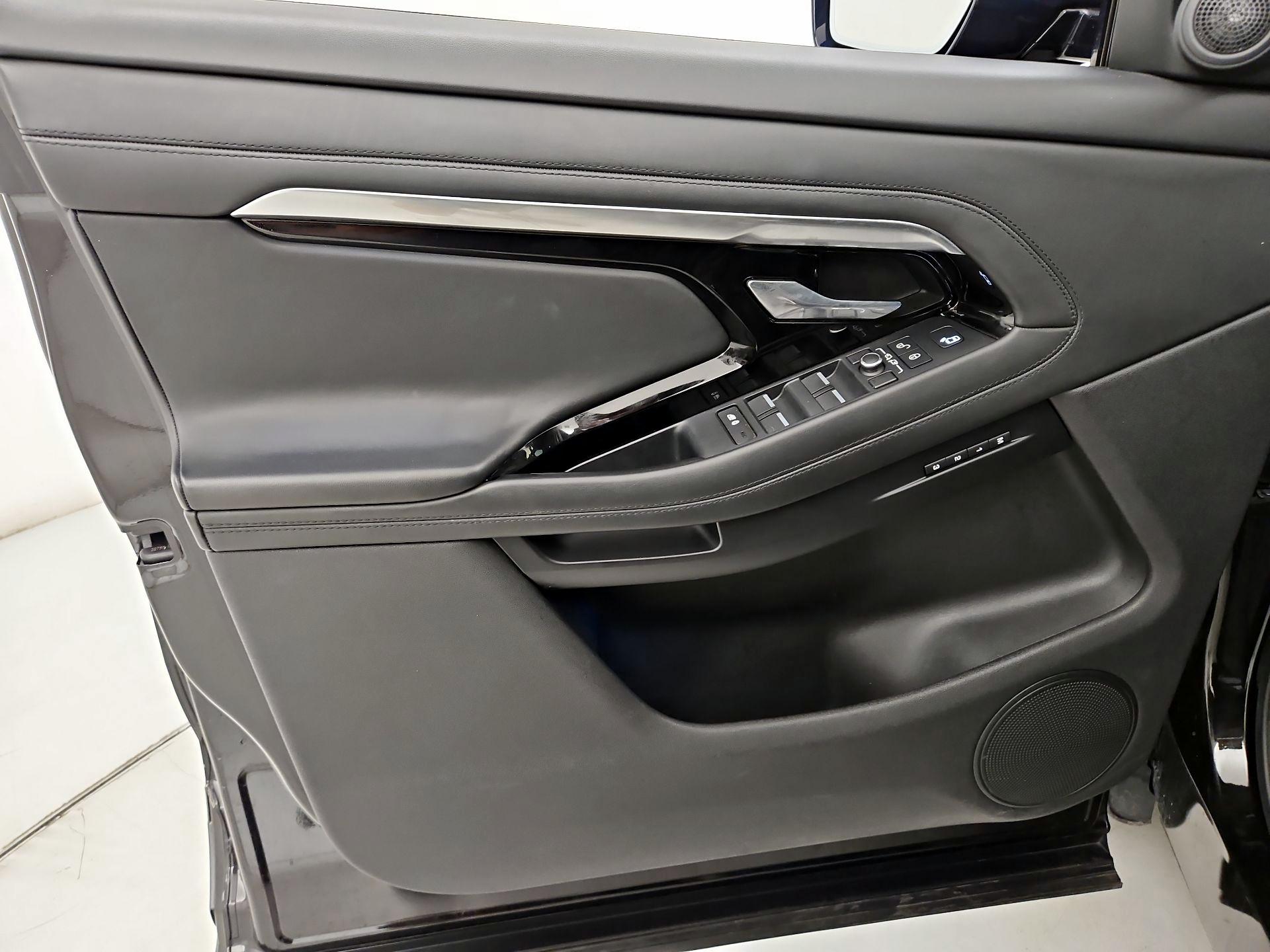 Thumbnail: 2020 Land Rover Range Rover Evoque - 12