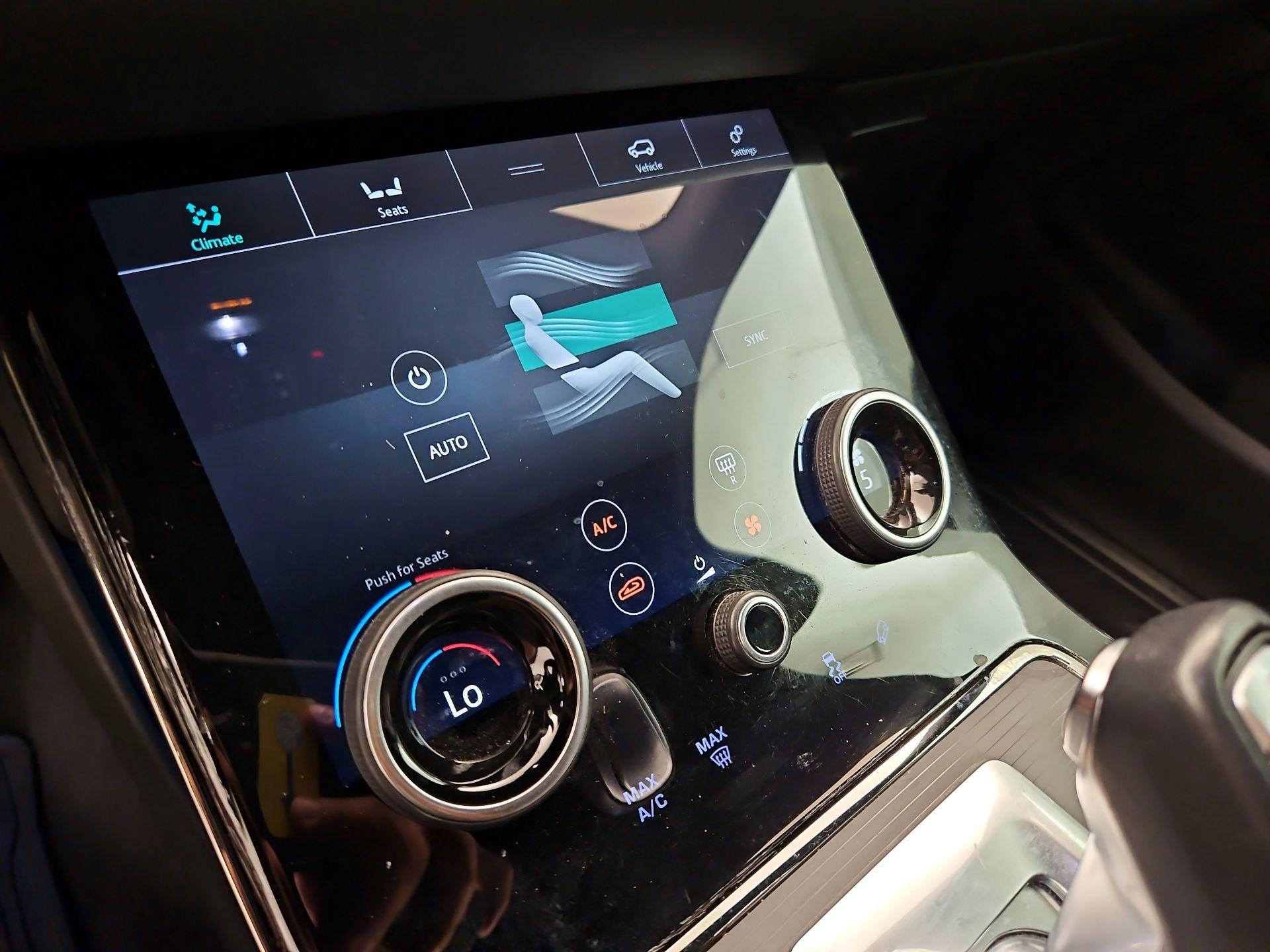 Thumbnail: 2020 Land Rover Range Rover Evoque - 15