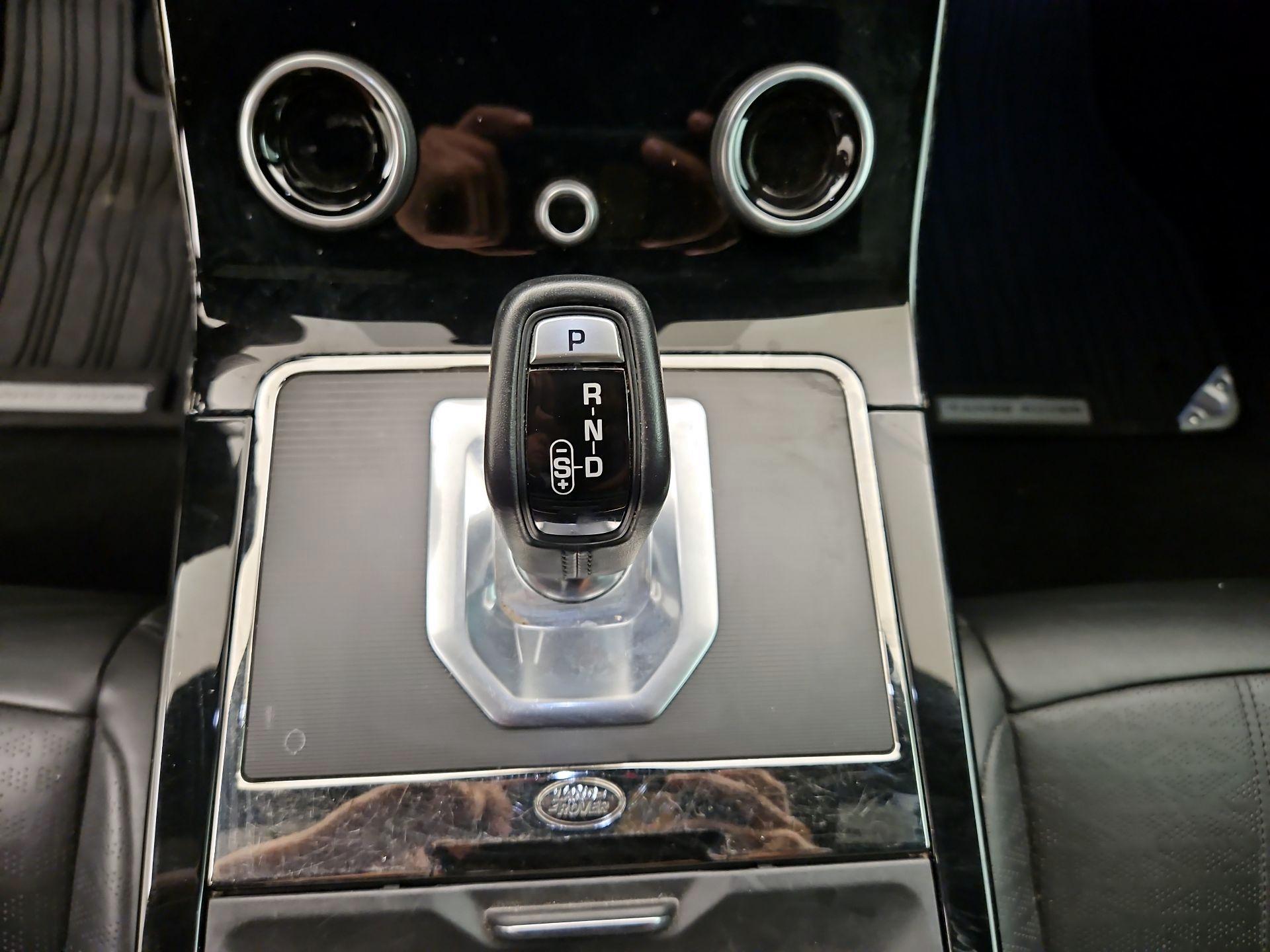 Thumbnail: 2020 Land Rover Range Rover Evoque - 16