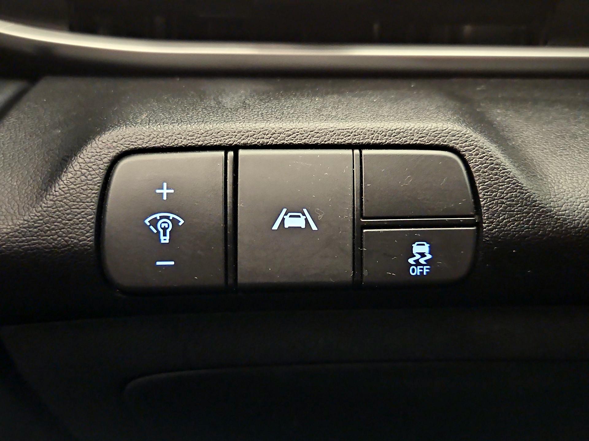 Thumbnail: 2023 Hyundai Elantra - 13