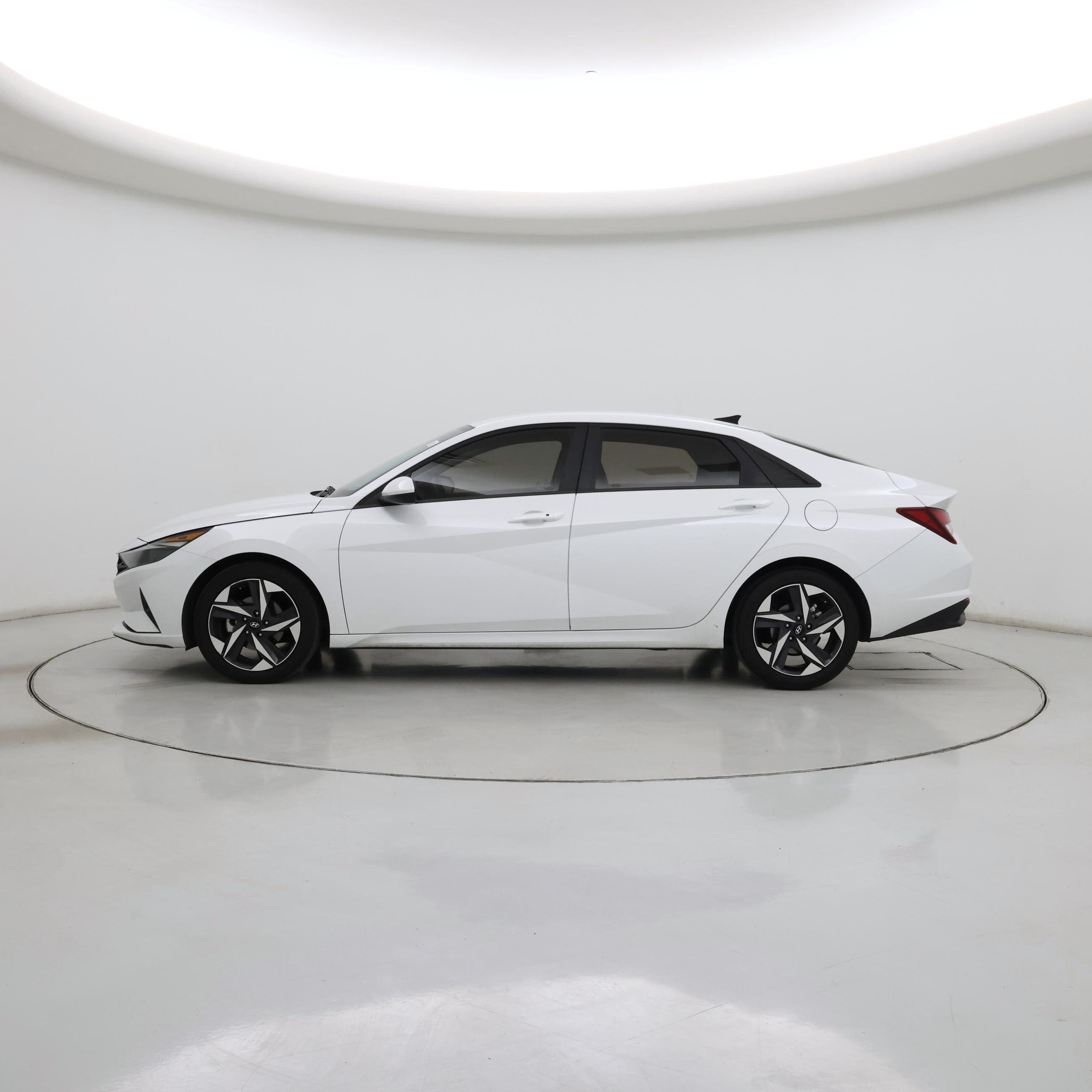 Thumbnail: 2023 Hyundai Elantra - 3