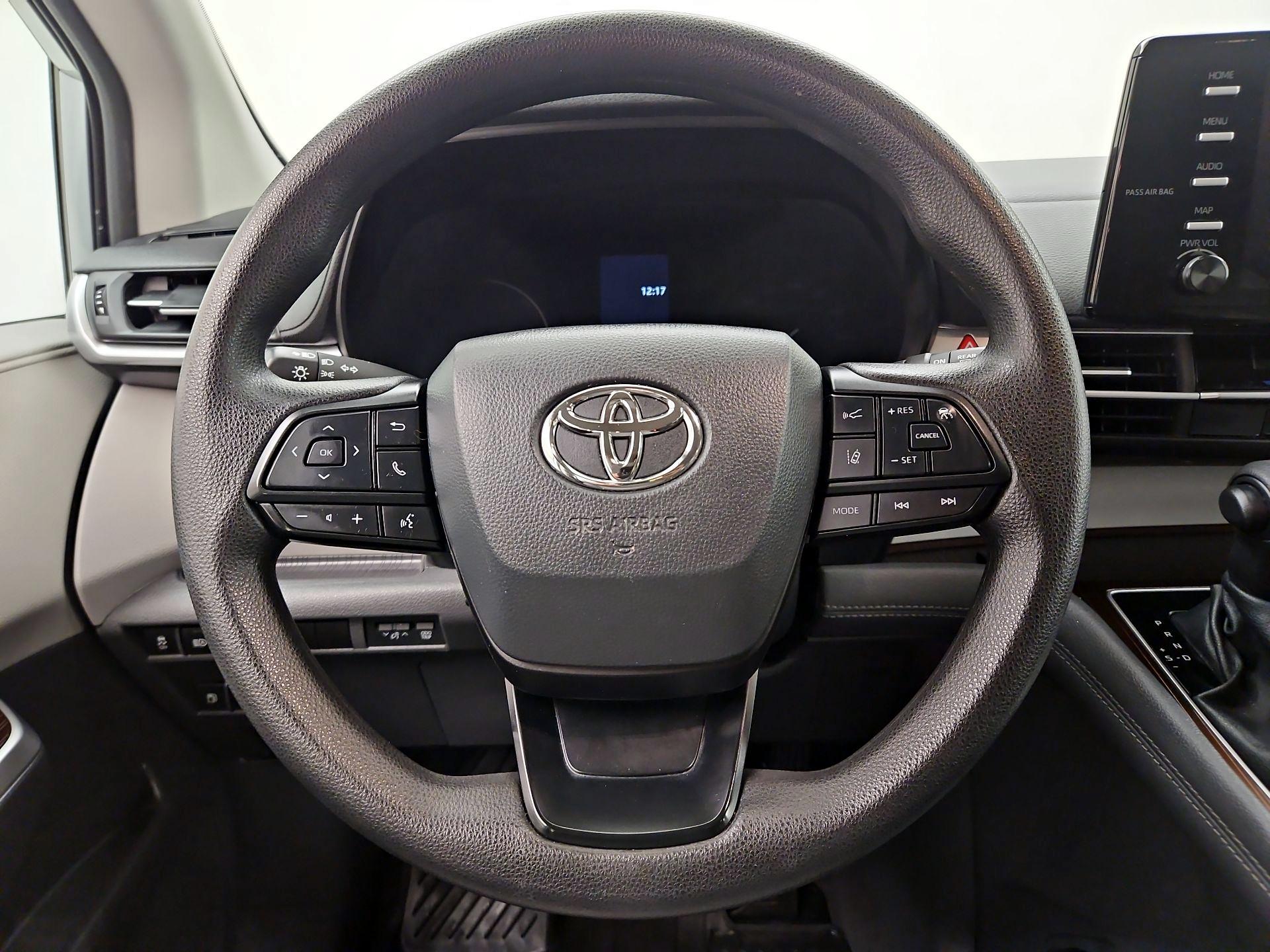 Thumbnail: 2024 Toyota Sienna - 10