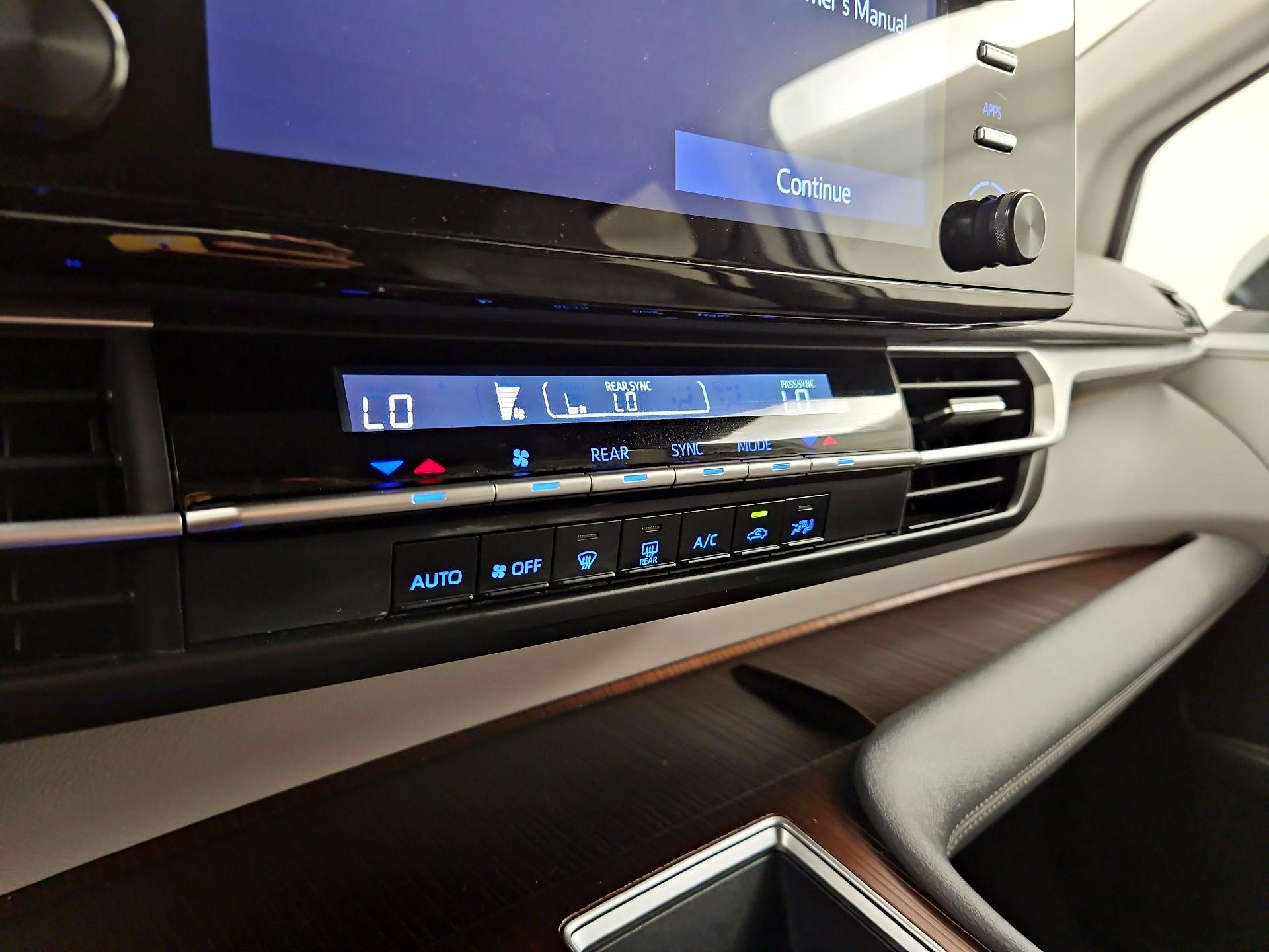 Thumbnail: 2024 Toyota Sienna - 16