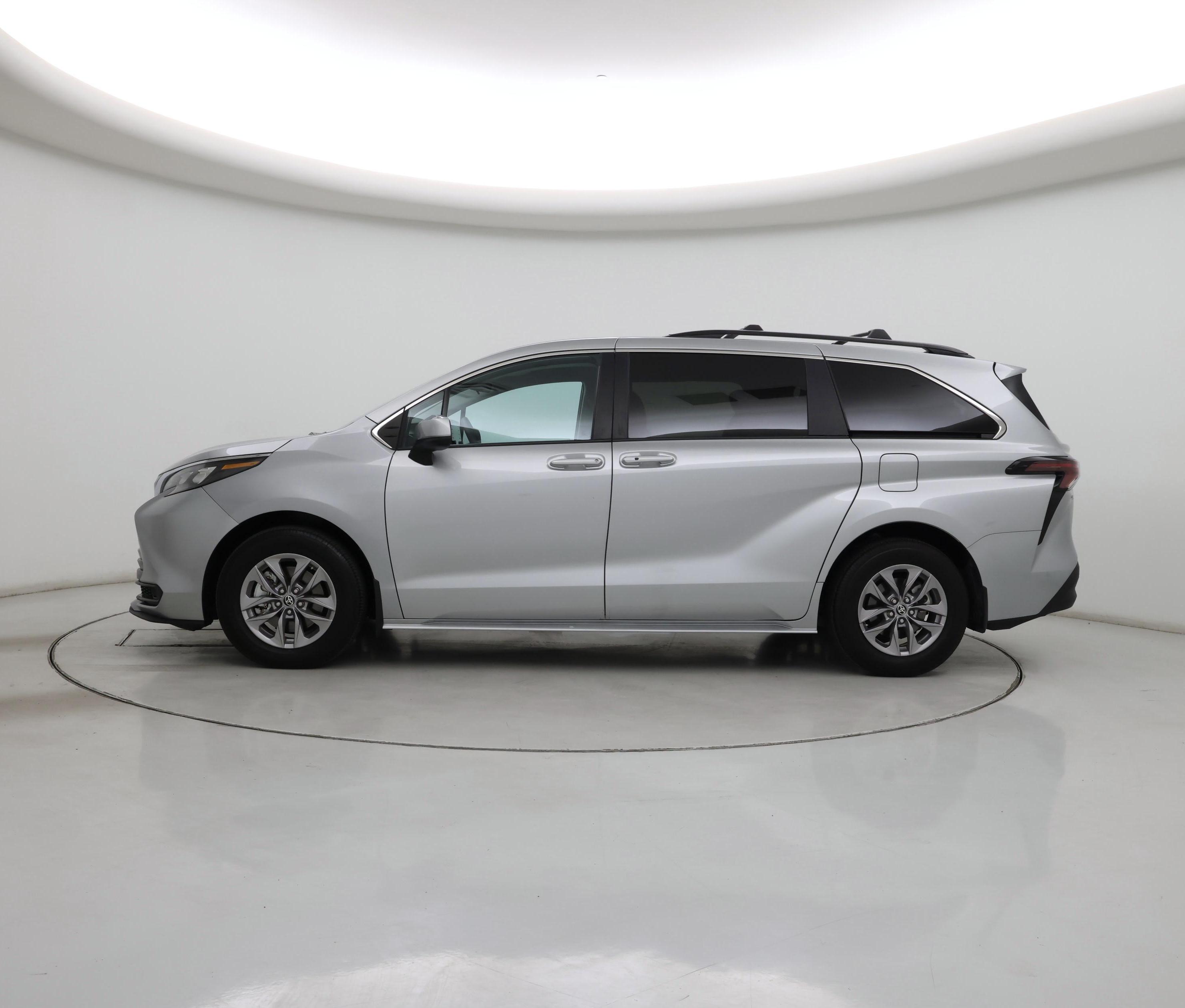 Thumbnail: 2024 Toyota Sienna - 3