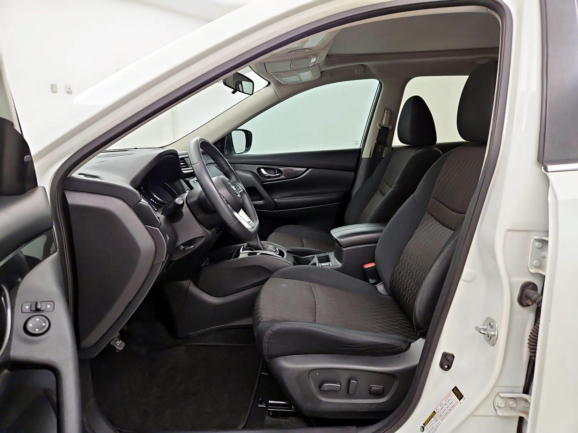 Thumbnail: 2017 Nissan Rogue - 11