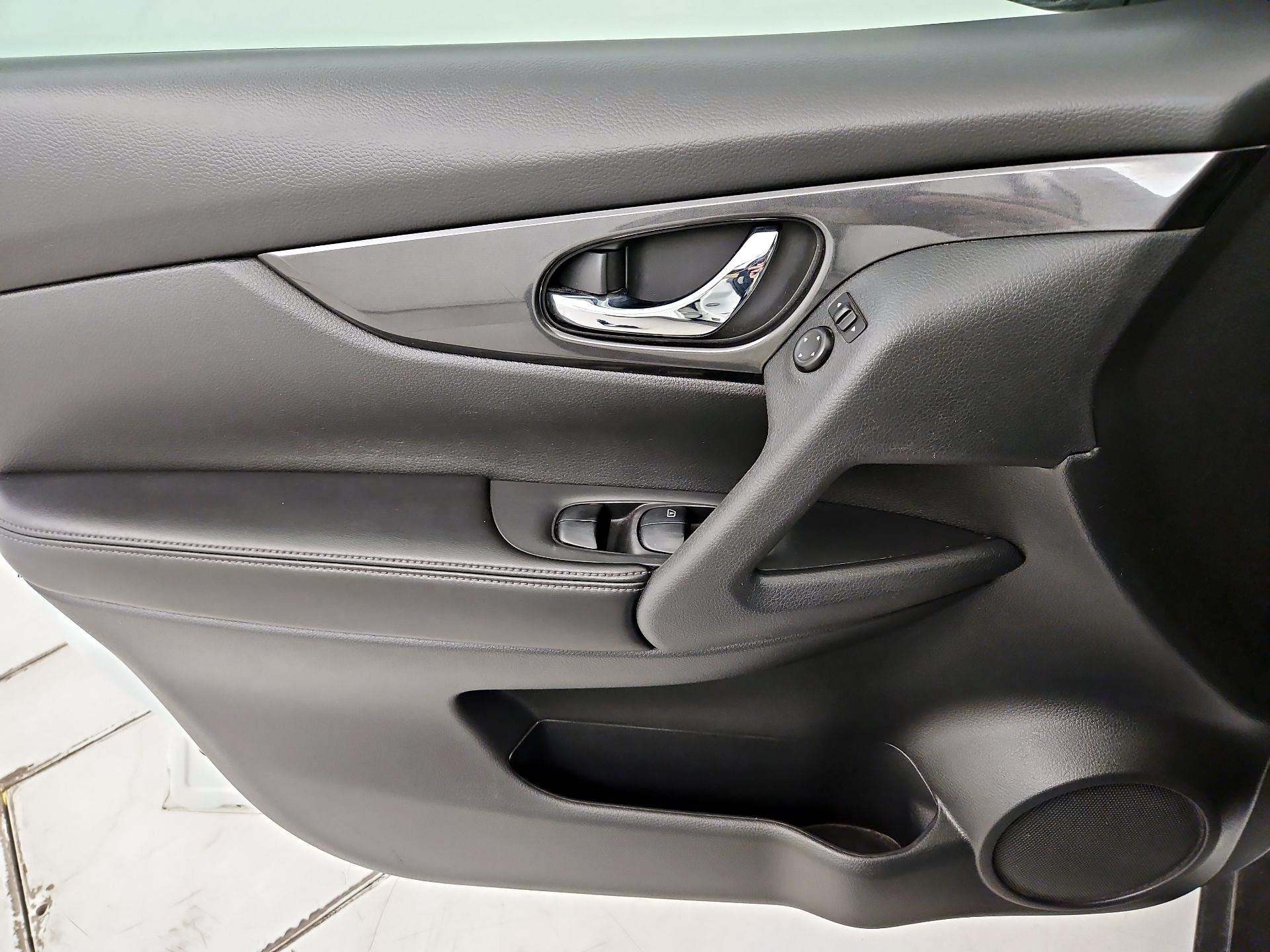 Thumbnail: 2017 Nissan Rogue - 12