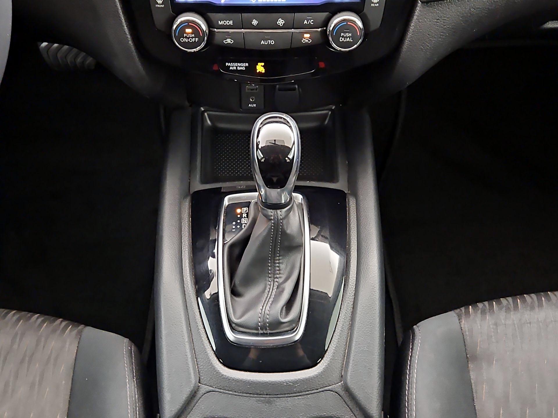 Thumbnail: 2017 Nissan Rogue - 17