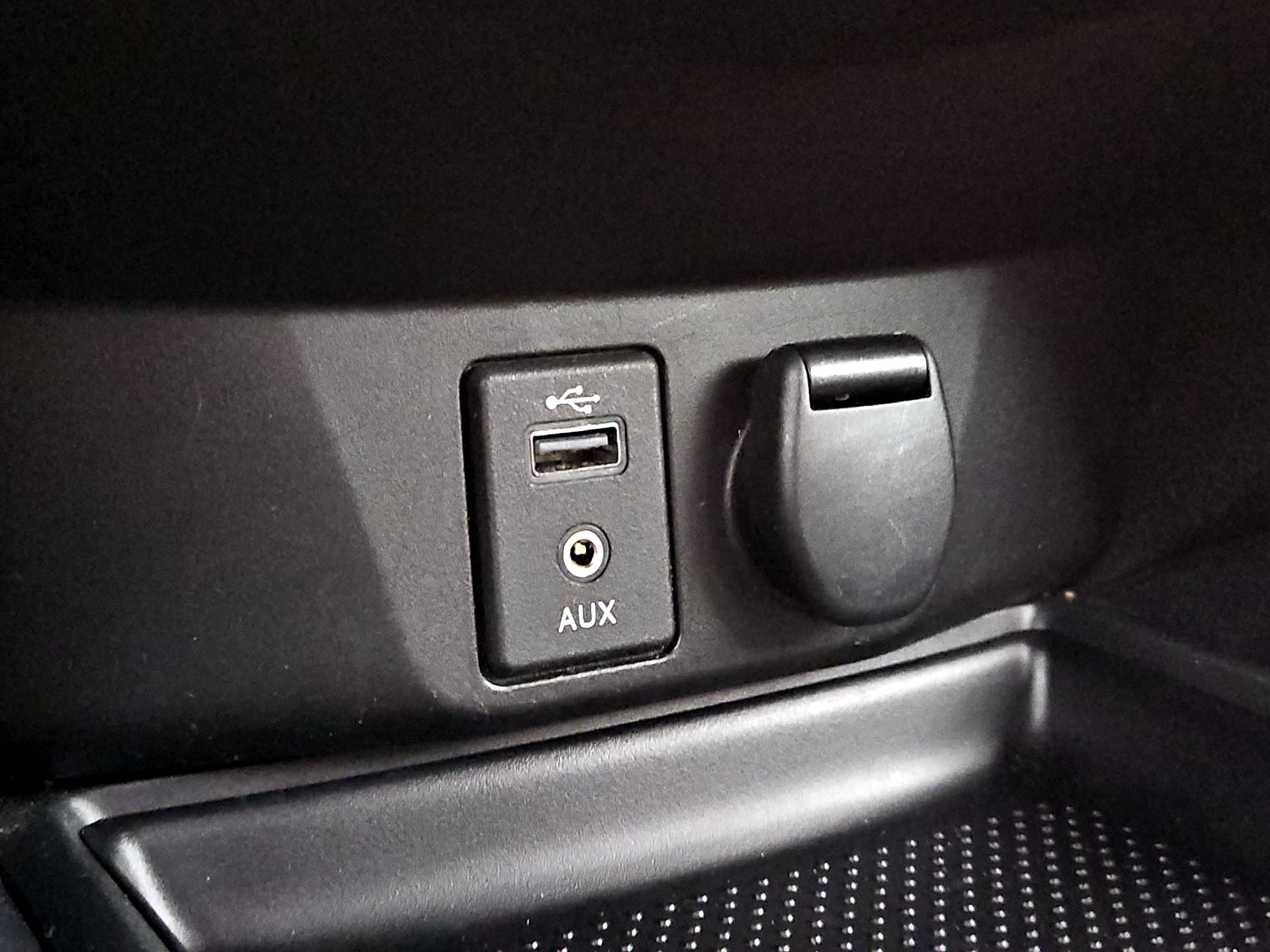 Thumbnail: 2017 Nissan Rogue - 18