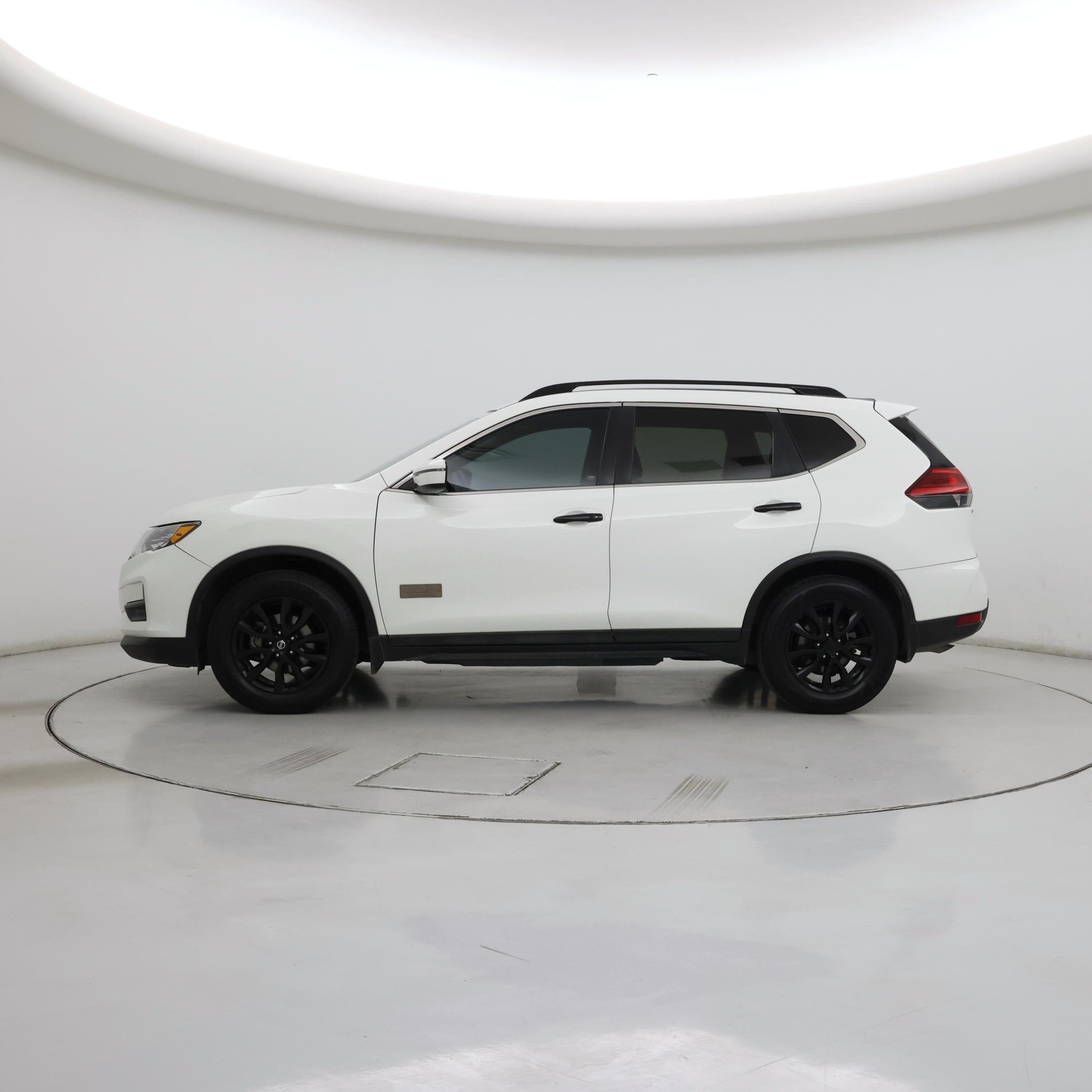 Thumbnail: 2017 Nissan Rogue - 3