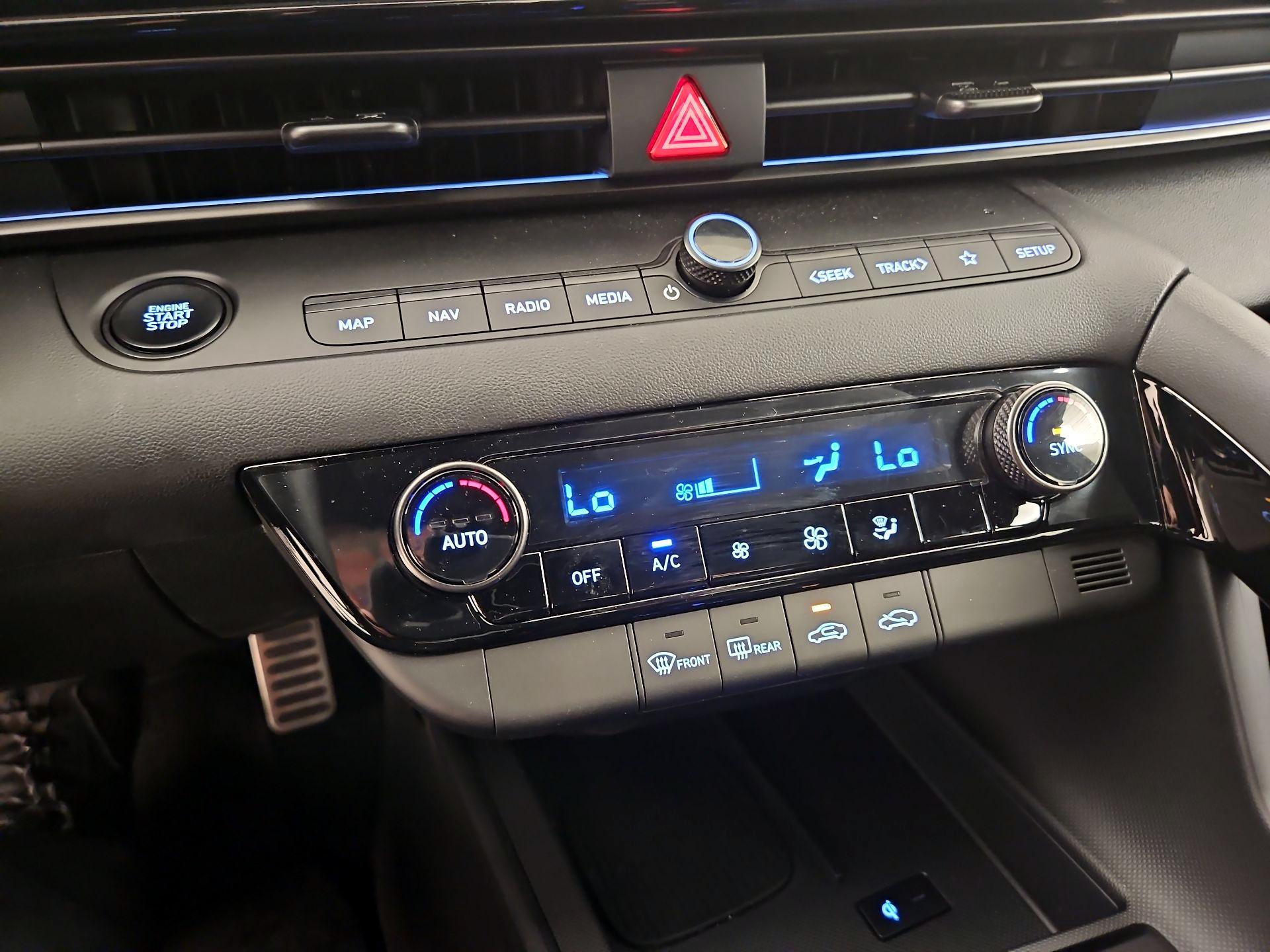 Thumbnail: 2025 Hyundai Elantra - 17