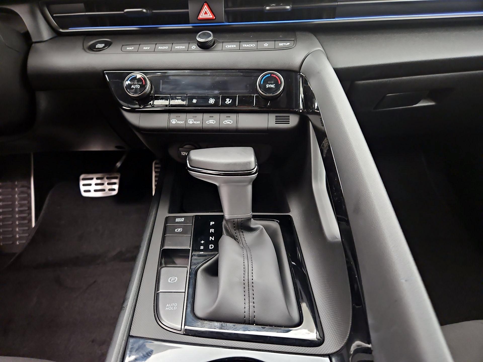 Thumbnail: 2025 Hyundai Elantra - 18