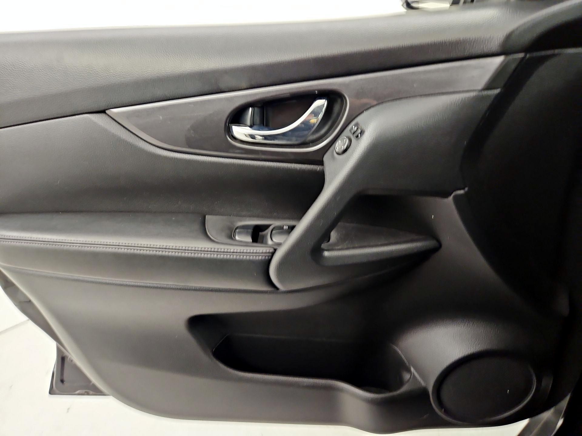 Thumbnail: 2020 Nissan Rogue - 12