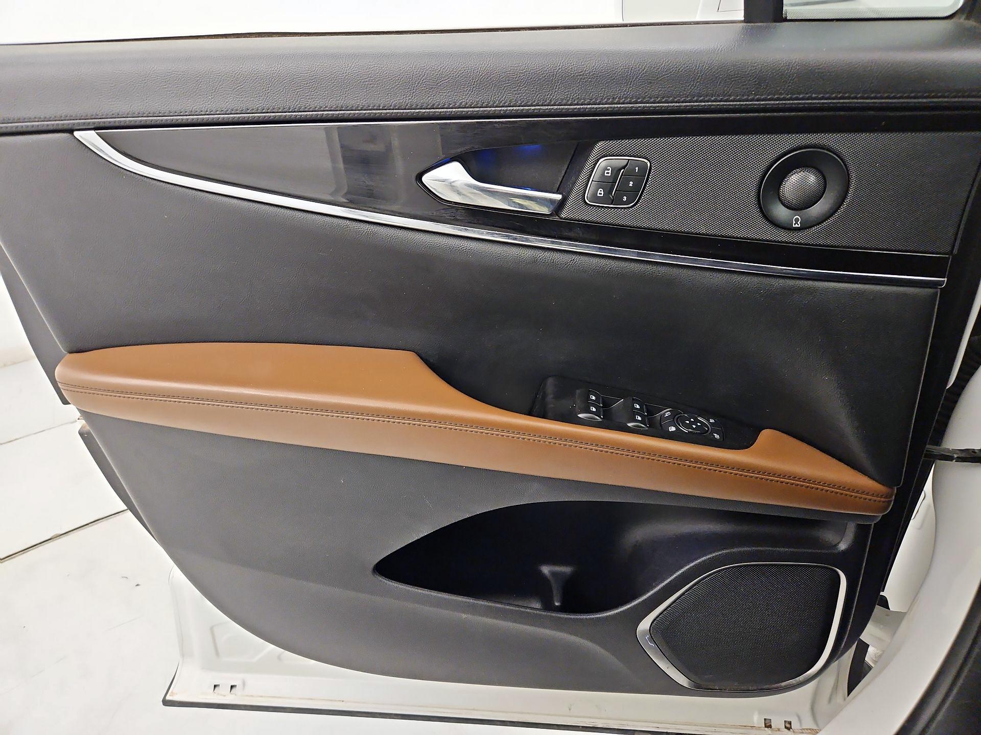 Thumbnail: 2021 Lincoln Nautilus - 12