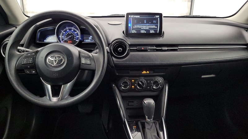 2018 Toyota Yaris iA  9